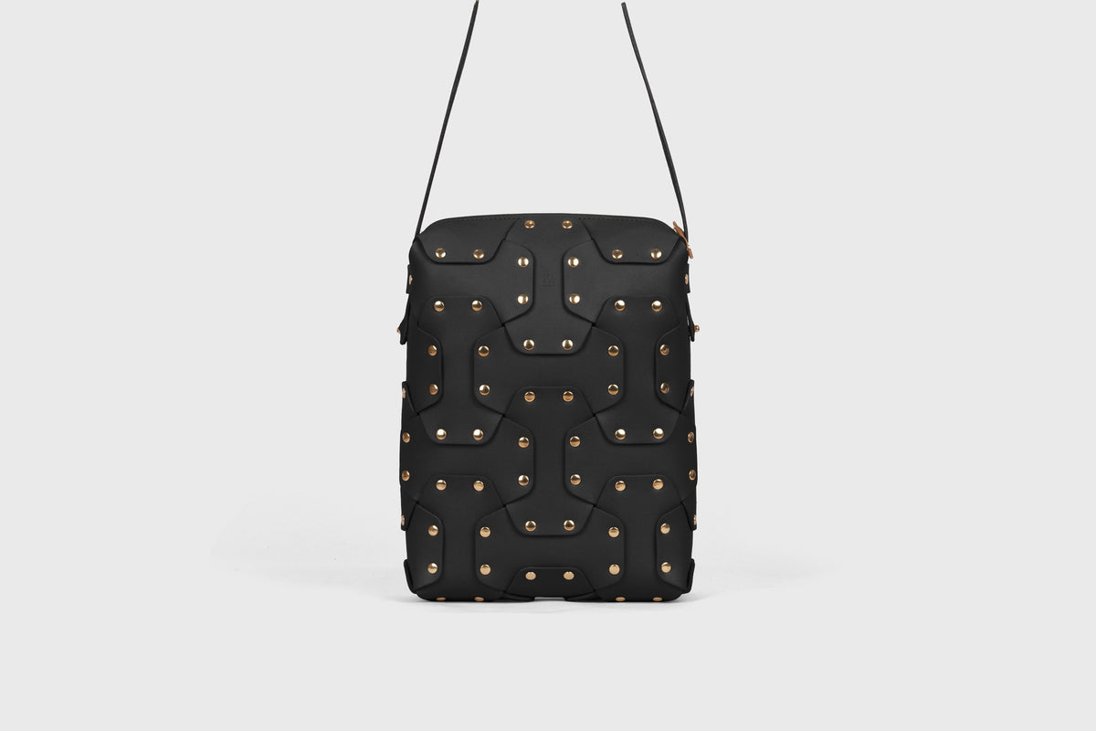 Double Rivet Bag Tall Black Colour Leather Vegetable Tanned Modern Minimal Design Premium Quality Atelier Madre Manuel Dreesmann Barcelona Spain 2