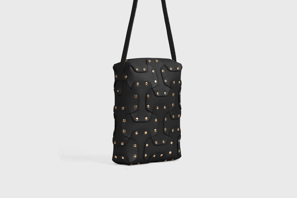 Double Rivet Bag Tall Black Colour Leather Vegetable Tanned Modern Minimal Design Premium Quality Atelier Madre Manuel Dreesmann Barcelona Spain 3