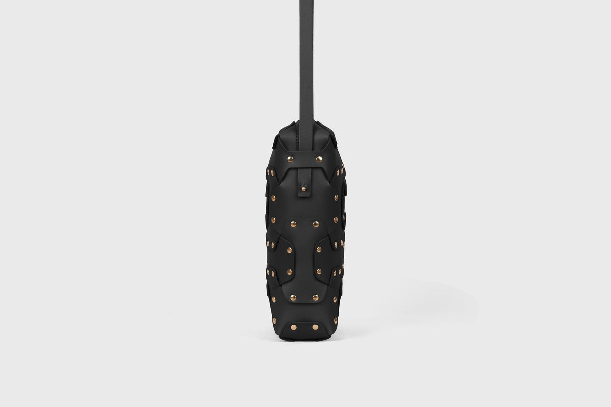Double Rivet Bag Tall Black Colour Leather Vegetable Tanned Modern Minimal Design Premium Quality Atelier Madre Manuel Dreesmann Barcelona Spain 4