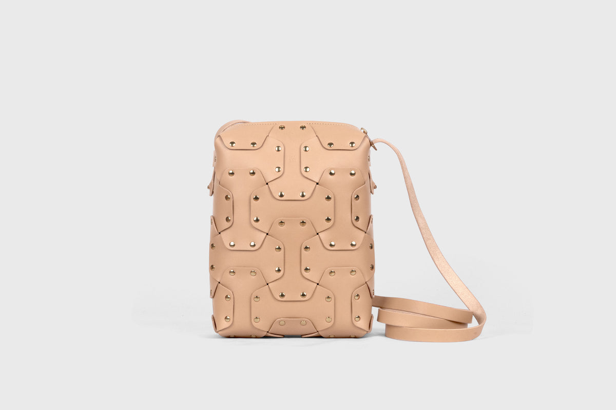 Double Rivet Bag Tall Natural Colour Colour Leather Vegetable Tanned Modern Minimal Design Premium Quality Atelier Madre Manuel Dreesmann Barcelona Spain 1