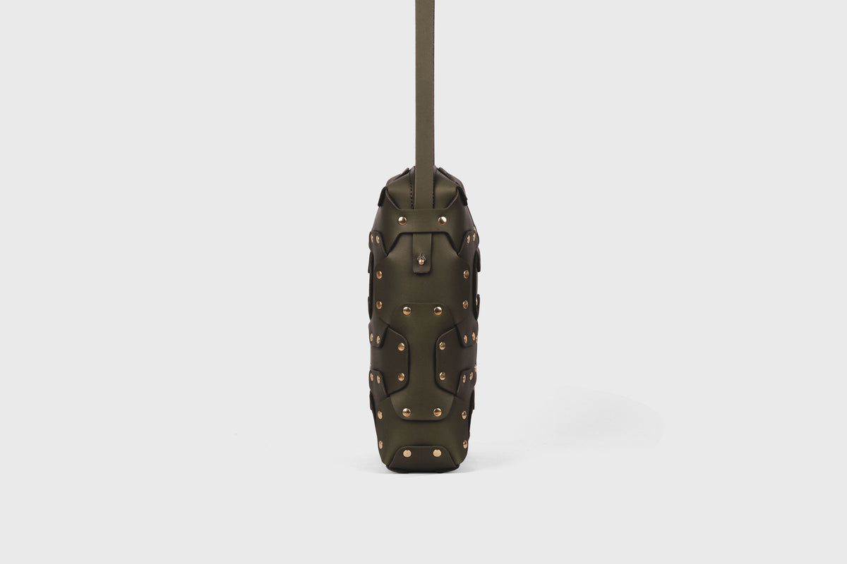 Double Rivet Bag Tall Olive Green Colour Leather Vegetable Tanned Modern Minimal Design Premium Quality Atelier Madre Manuel Dreesmann Barcelona Spain 4