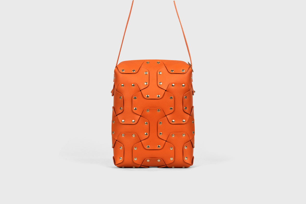 Double Rivet Bag Tall Orange Colour Leather Vegetable Tanned Modern Minimal Design Premium Quality Atelier Madre Manuel Dreesmann Barcelona Spain 2