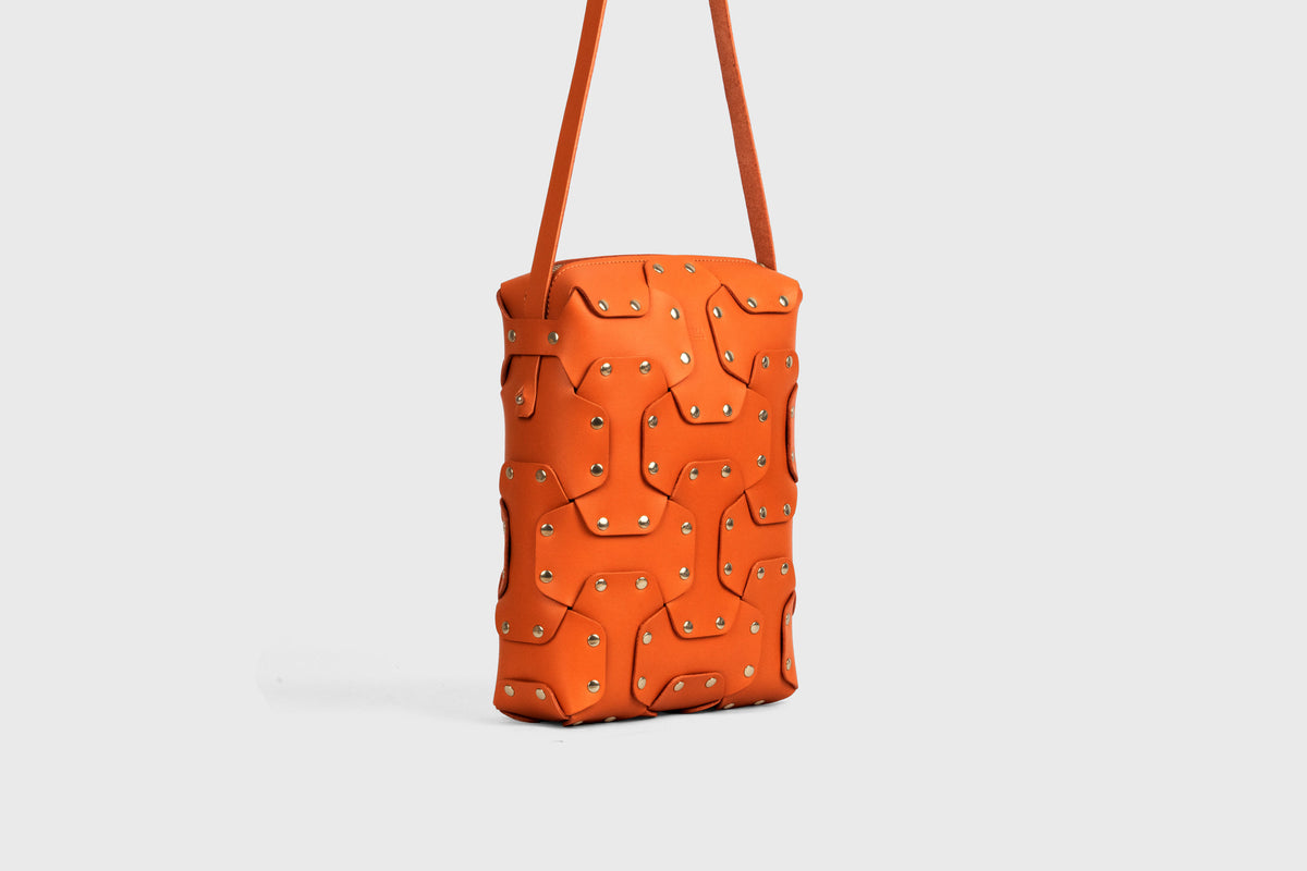 Double Rivet Bag Tall Orange Colour Leather Vegetable Tanned Modern Minimal Design Premium Quality Atelier Madre Manuel Dreesmann Barcelona Spain 3