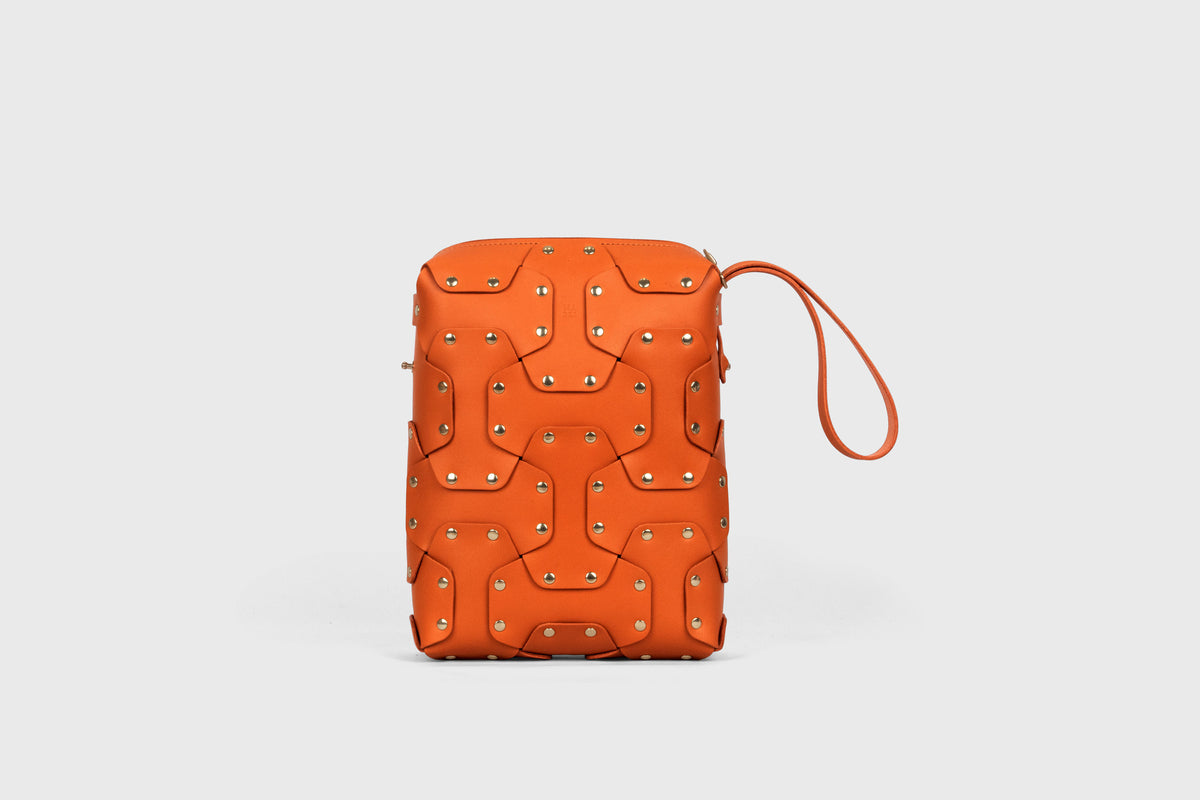 Double Rivet Bag Tall Orange Colour Leather Vegetable Tanned Modern Minimal Design Premium Quality Atelier Madre Manuel Dreesmann Barcelona Spain 5
