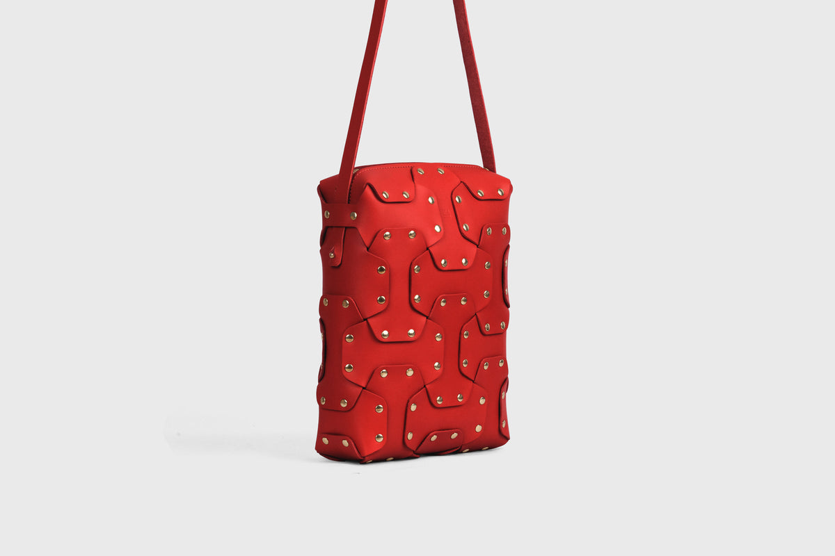 Double Rivet Bag Tall Red Colour Leather Vegetable Tanned Modern Minimal Design Premium Quality Atelier Madre Manuel Dreesmann Barcelona Spain 3