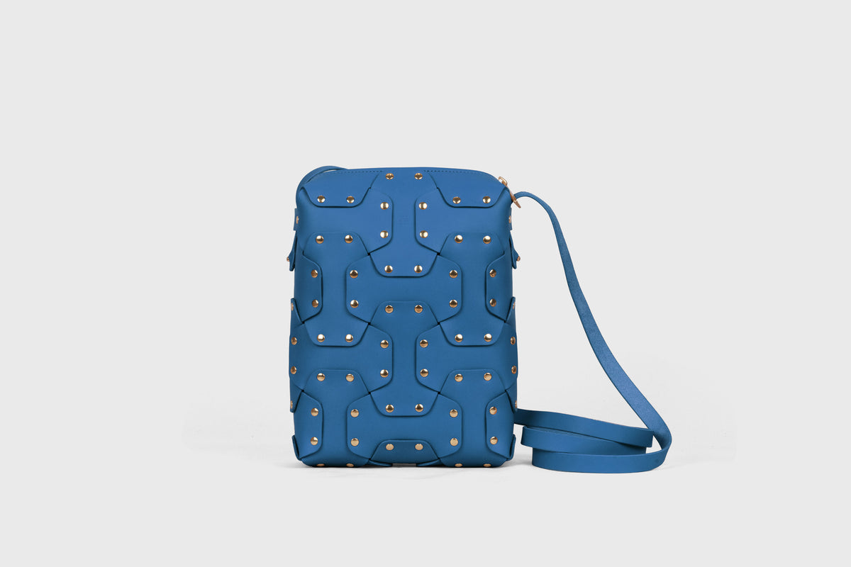 Double Rivet Bag Tall Royal Blue Colour Leather Vegetable Tanned Modern Minimal Design Premium Quality Atelier Madre Manuel Dreesmann Barcelona Spain 1