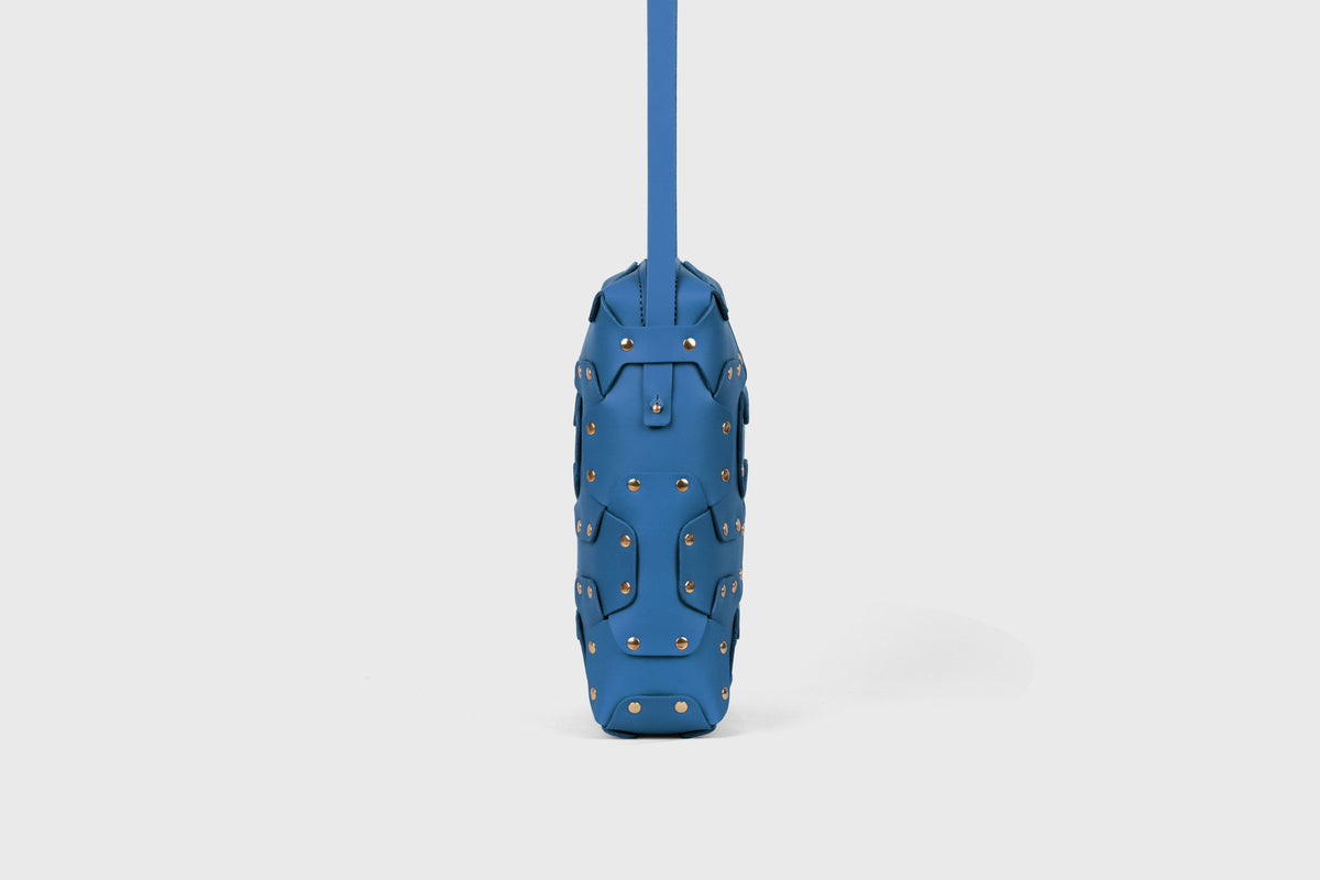 Double Rivet Bag Tall Royal Blue Colour Leather Vegetable Tanned Modern Minimal Design Premium Quality Atelier Madre Manuel Dreesmann Barcelona Spain 4