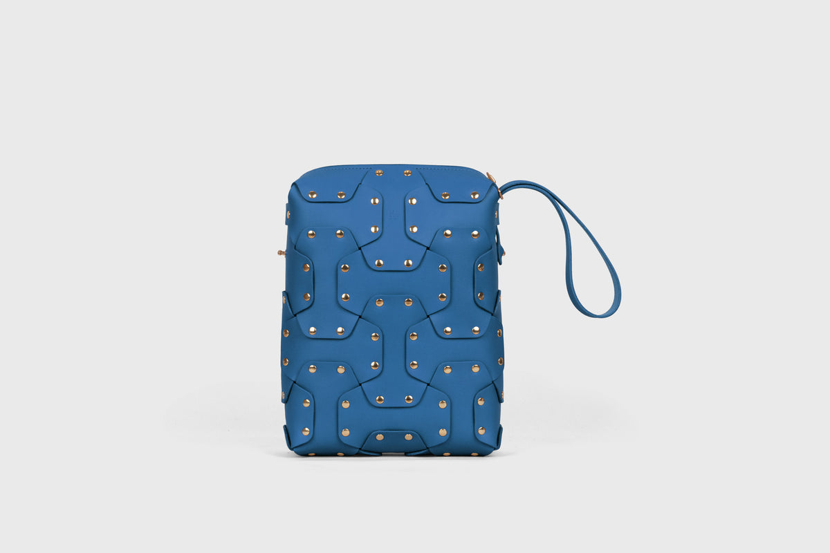 Double Rivet Bag Tall Royal Blue Colour Leather Vegetable Tanned Modern Minimal Design Premium Quality Atelier Madre Manuel Dreesmann Barcelona Spain 5