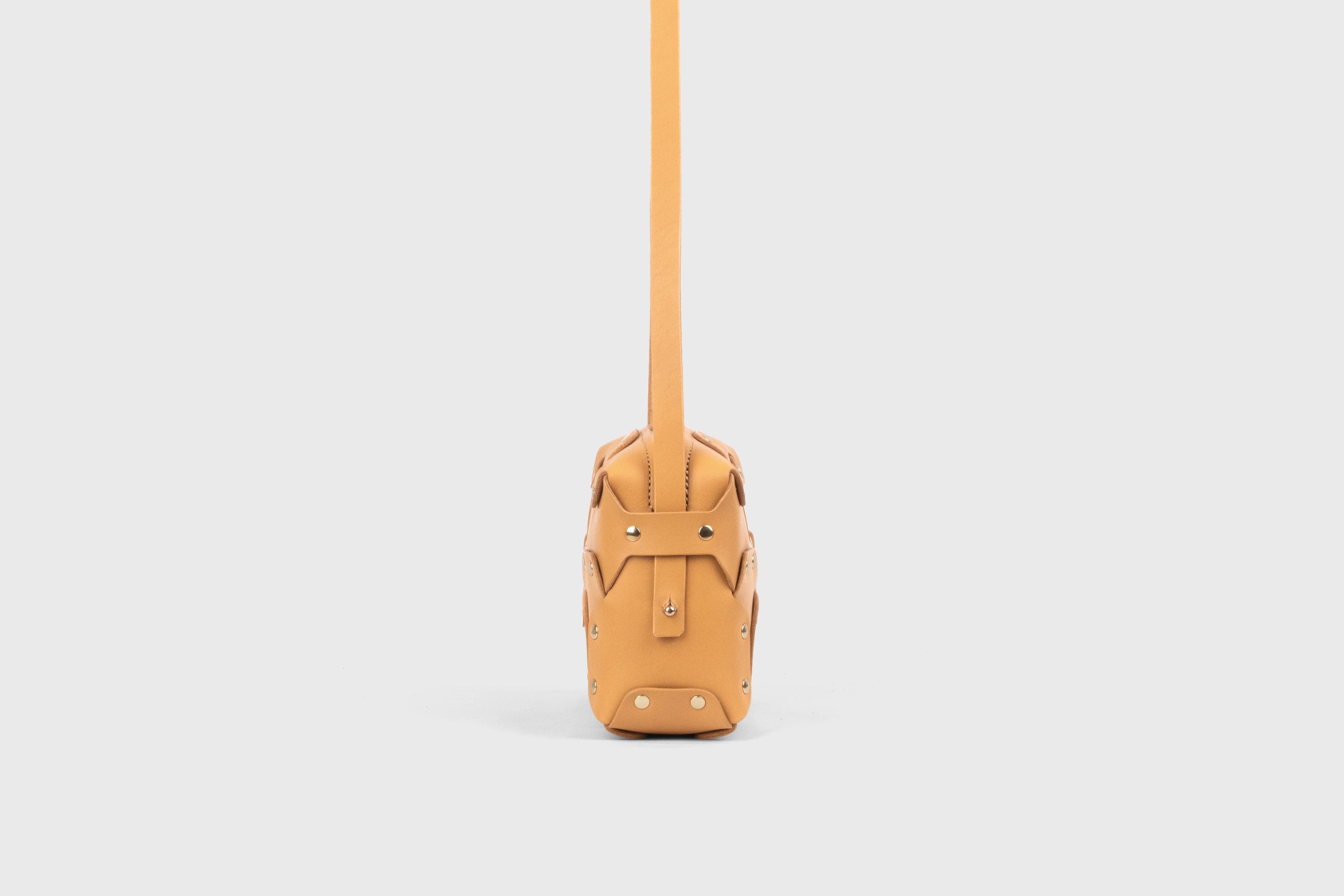Double Rivet Bag, Brown Color, Leather Full Grain Vegetable Tanned Leather Modern Minimalist Design Premium Quality Full Brass Clutch Crossbody Shoulder Bag from Atelier Madre, Manuel Dreesmann Barcelona Spain