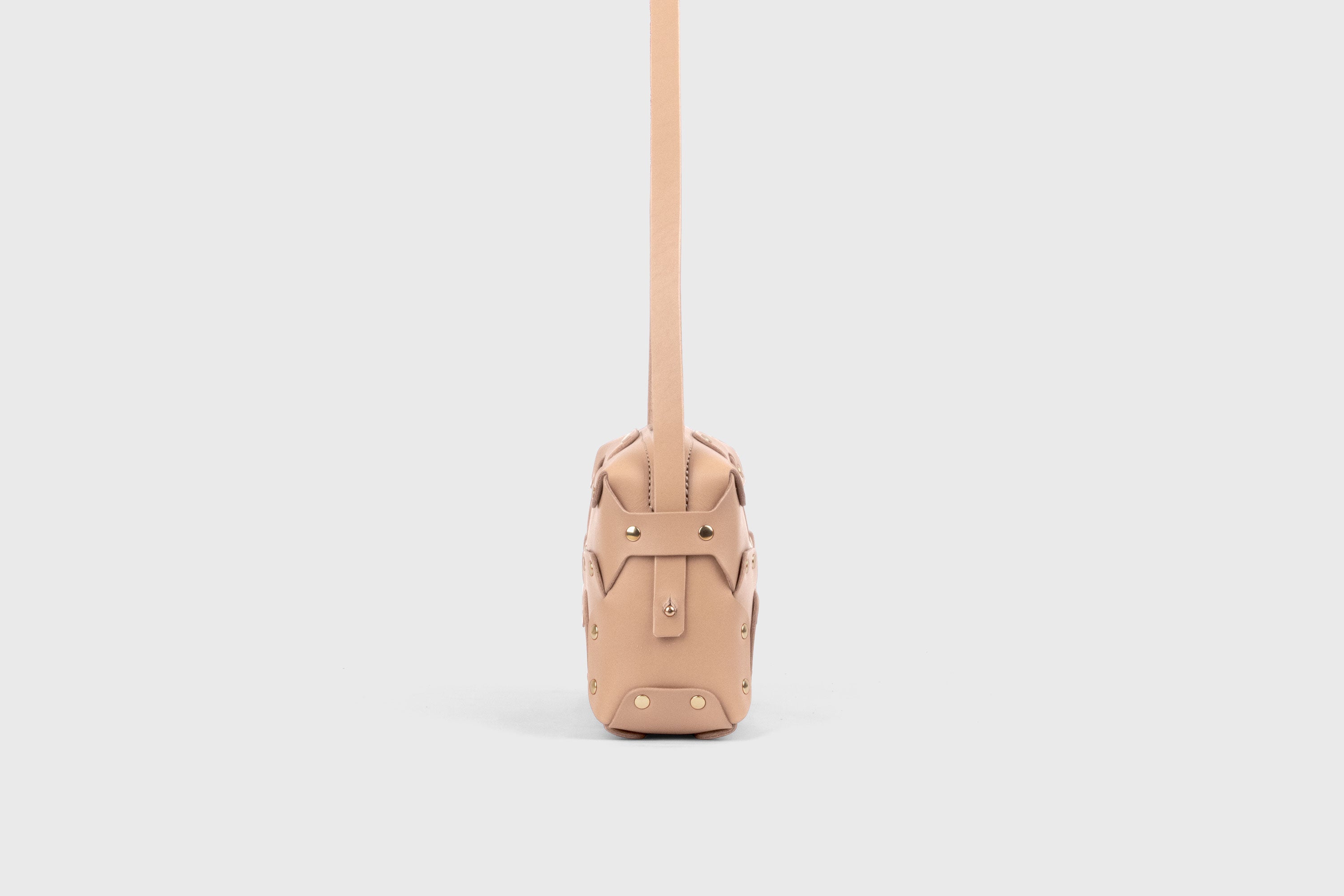 Double Rivet Bag, Natural Color, Leather Full Grain Vegetable Tanned Leather Modern Minimalist Design Premium Quality Full Brass Clutch Crossbody Shoulder Bag from Atelier Madre, Manuel Dreesmann Barcelona Spain