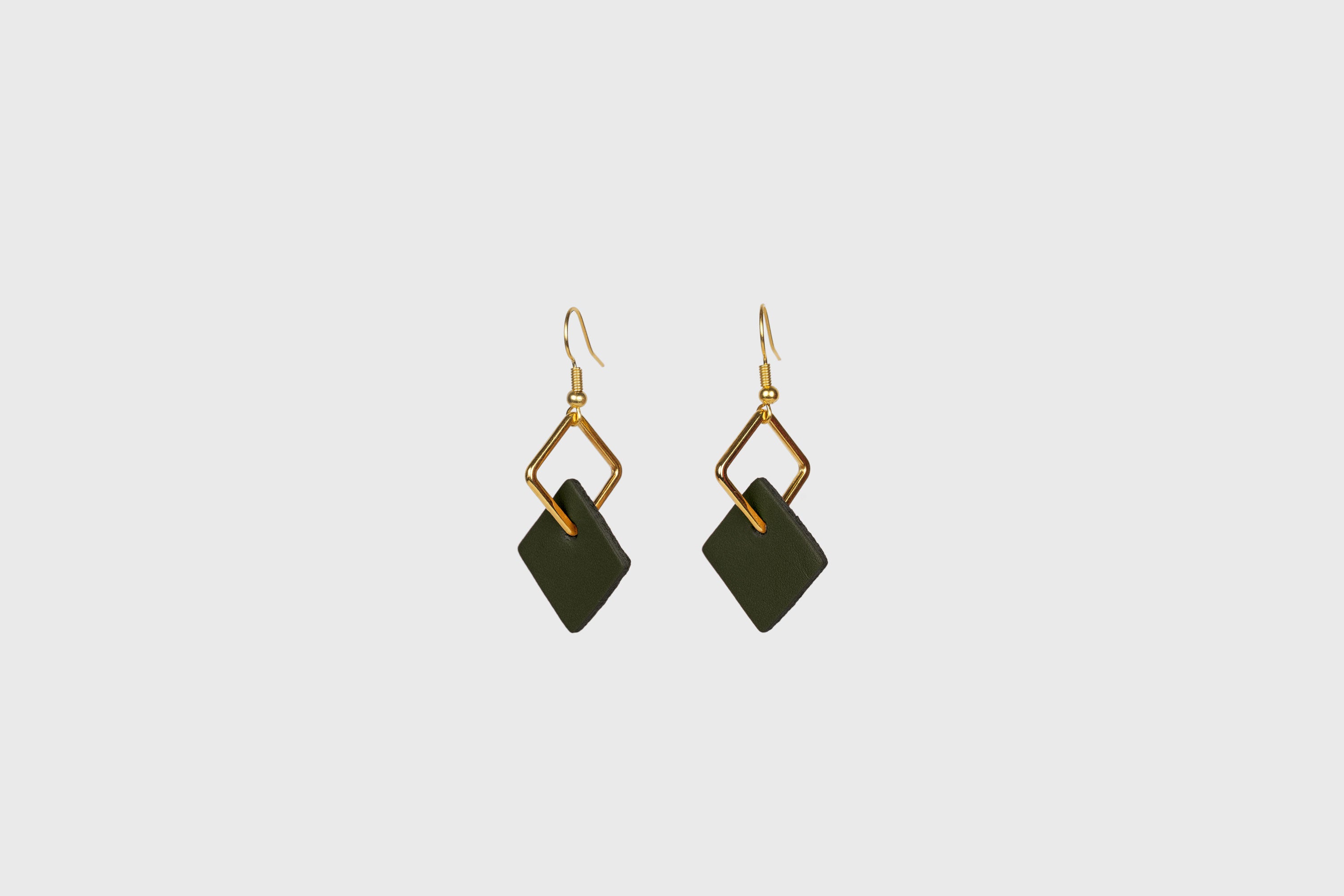 Earrings Chloe In Olive Green Color In Vegetable Tanned Leather Minimalistic Design Atelier Manuel Dreesmann Barcelona Spain