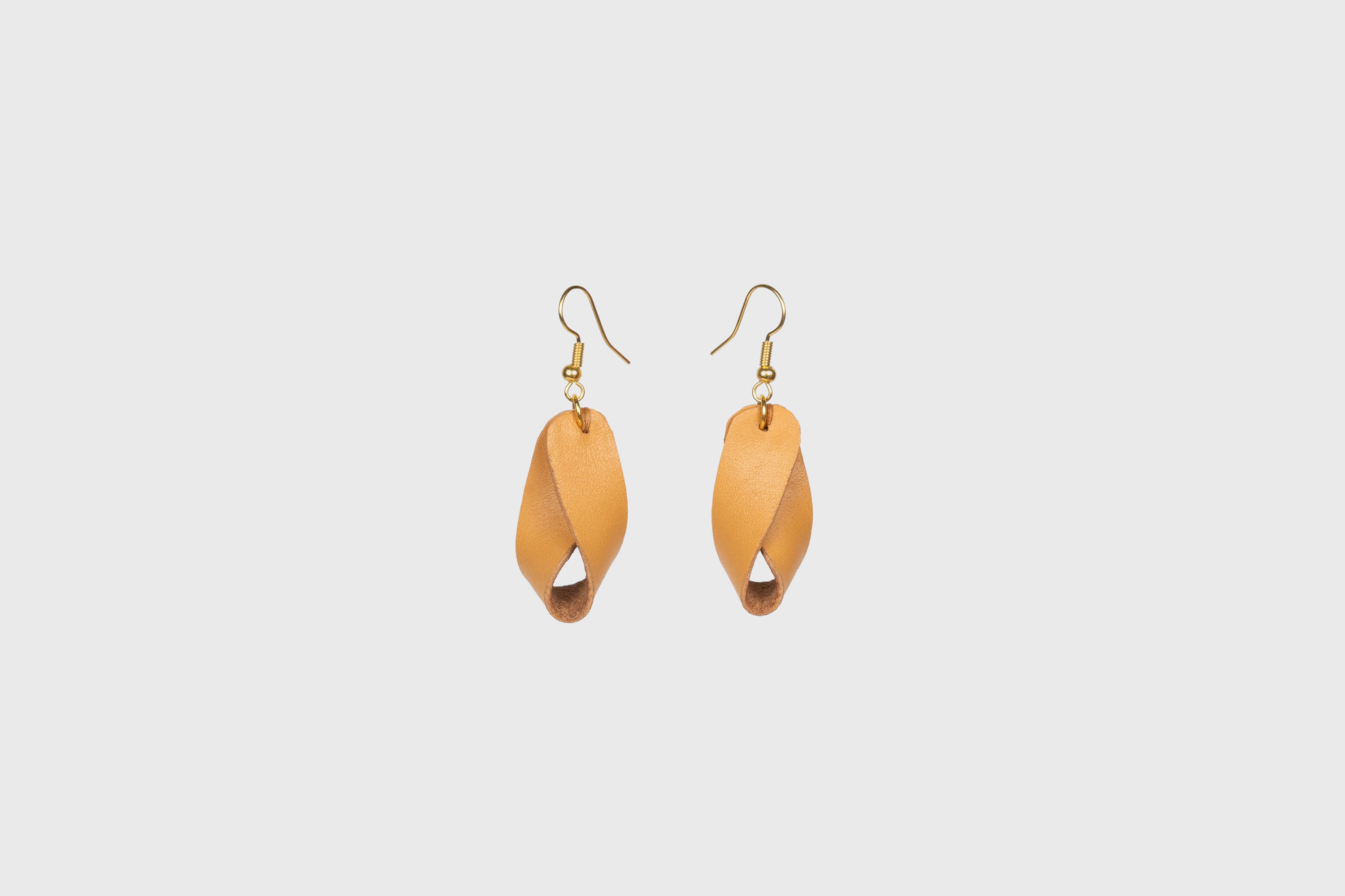 Earrings Debi In Brown Color In Vegetable Tanned Leather Minimalistic Design Atelier Madre Manuel Dreesmann Barcelona Spain
