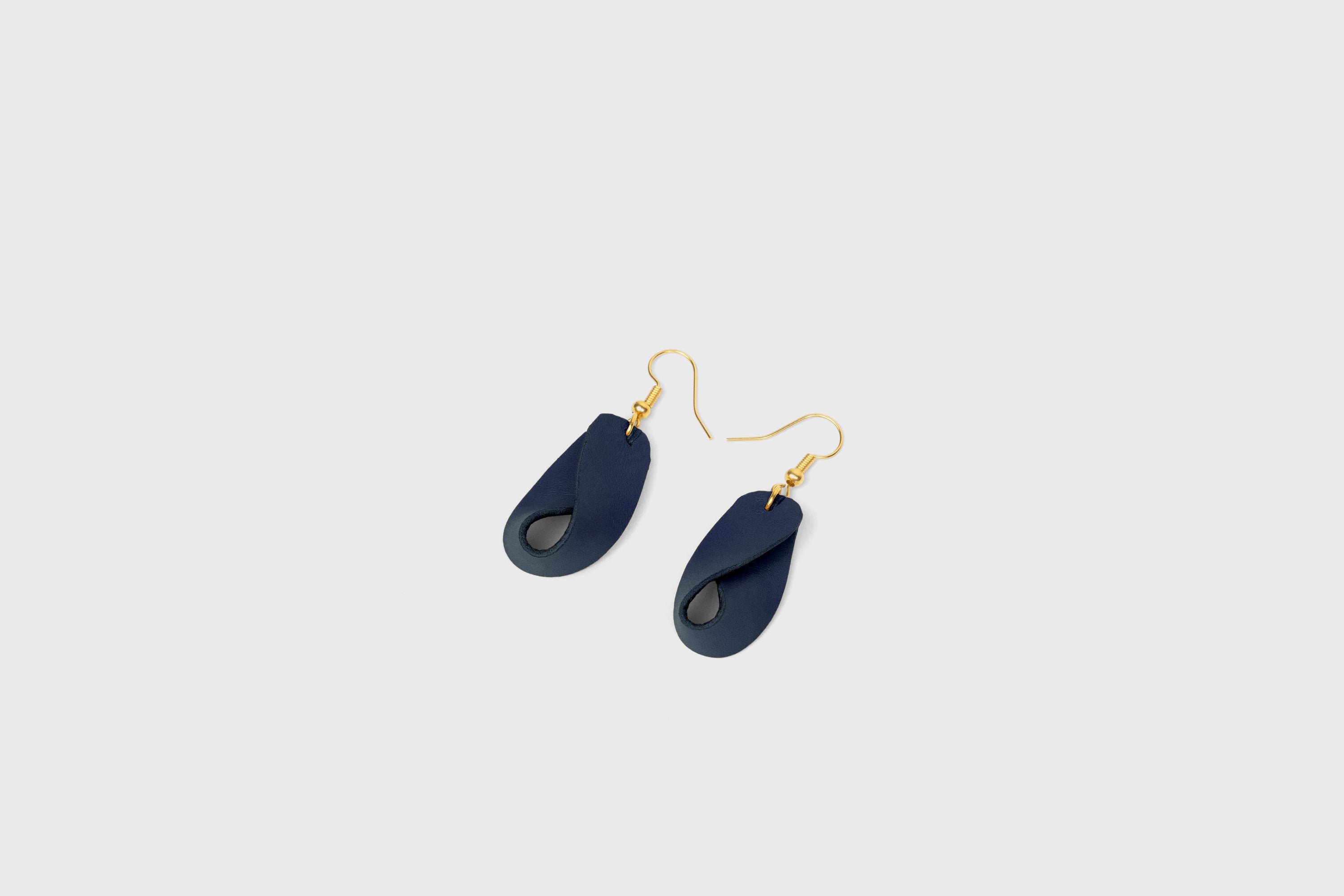 Earrings Debi In Marine Blue Color In Vegetable Tanned Leather Minimalistic Design Atelier Madre Manuel Dreesmann Barcelona Spain