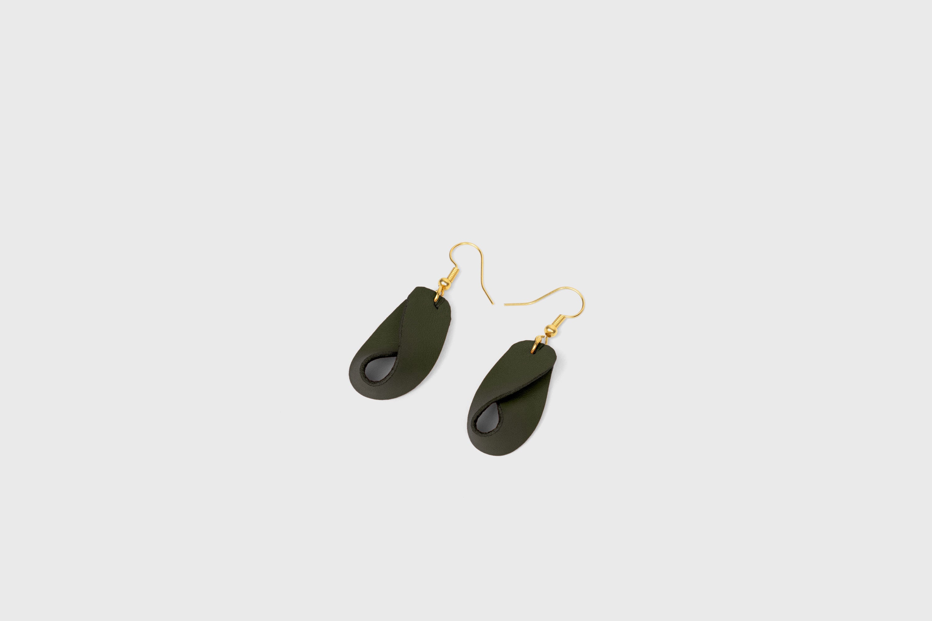 Earrings Debi In Olive Green Color In Vegetable Tanned Leather Minimalistic Design Atelier Madre Manuel Dreesmann Barcelona Spain
