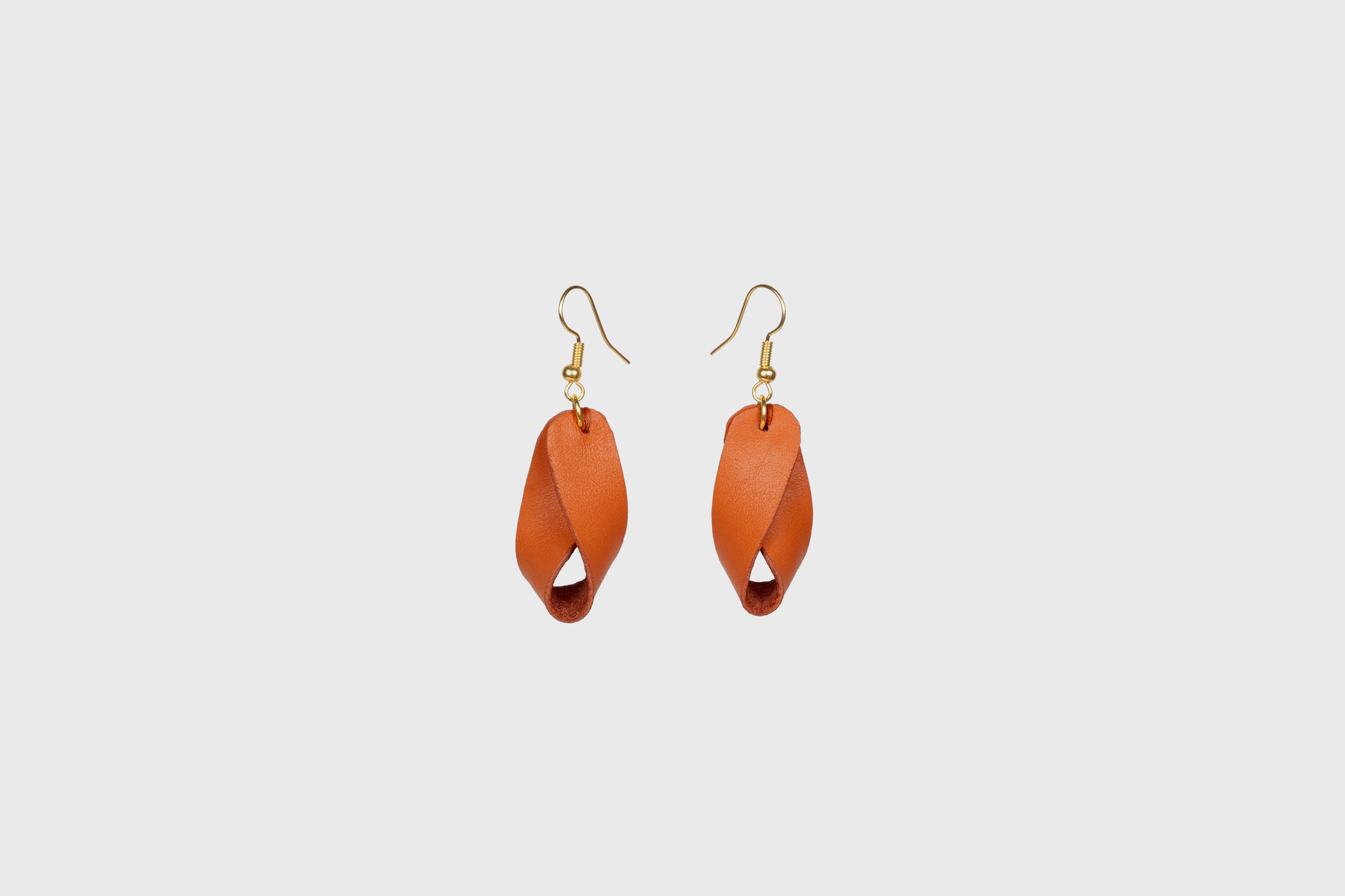 Earrings Debi In Orange Color In Vegetable Tanned Leather Minimalistic Design Atelier Madre Manuel Dreesmann Barcelona Spain