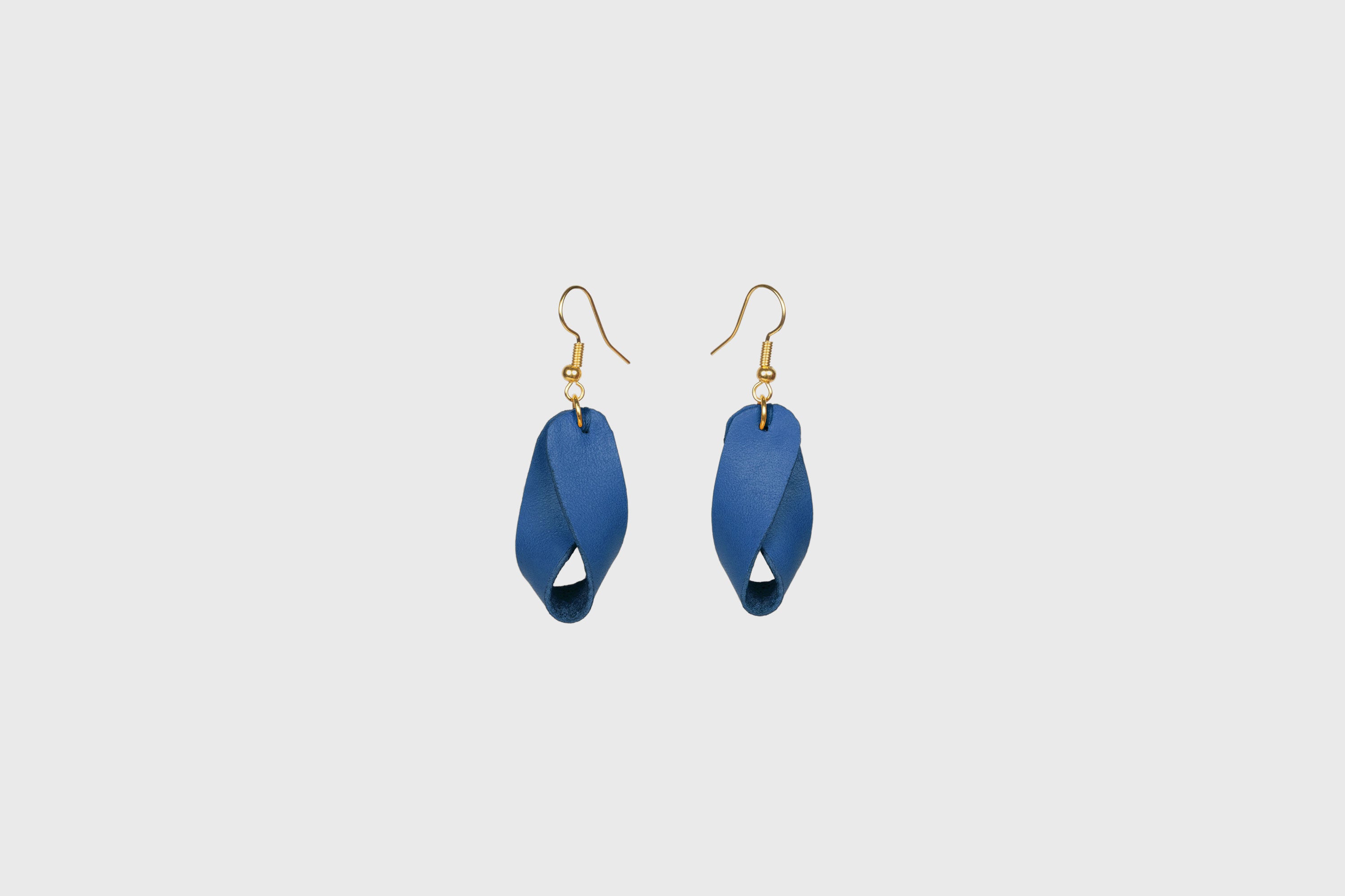 Earrings Debi In Royal Blue Color In Vegetable Tanned Leather Minimalistic Design Atelier Madre Manuel Dreesmann Barcelona Spain