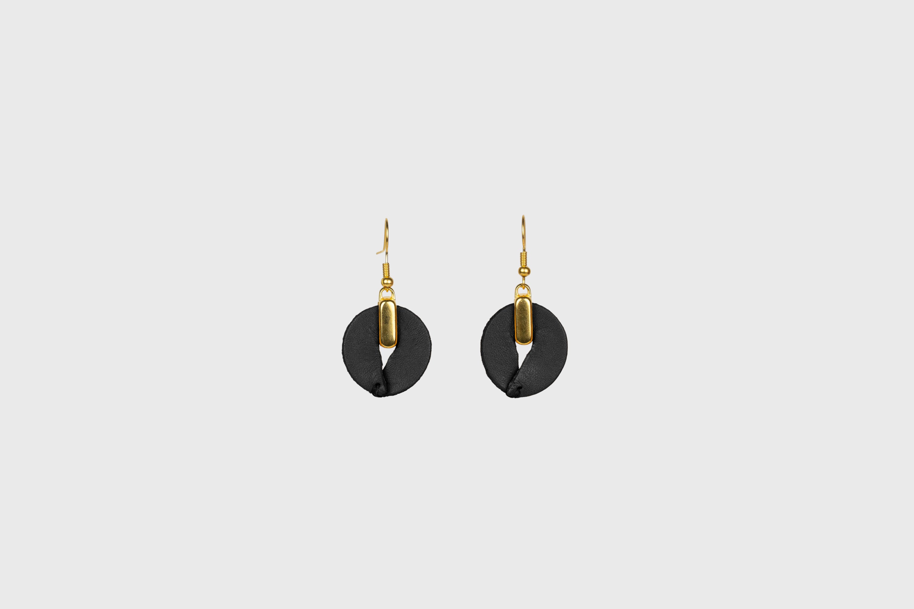 Olivia Earrings in Black Color Vegetable Tanned Leather Minimalistic Design Atelier Madre Manuel Dreesmann Barcelona Spain