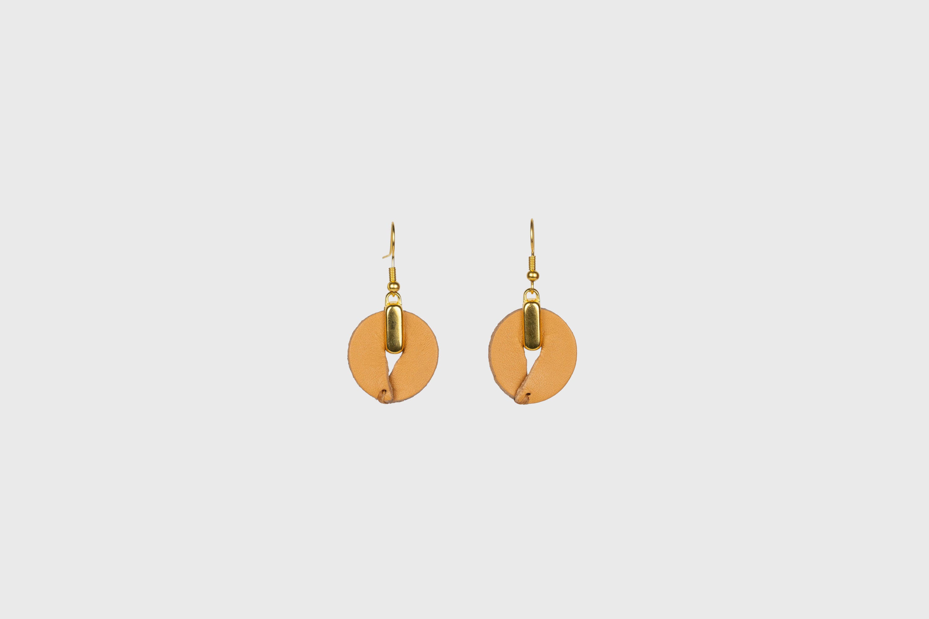Olivia Earrings in Brown Color Vegetable Tanned Leather Minimalistic Design Atelier Madre Manuel Dreesmann Barcelona Spain