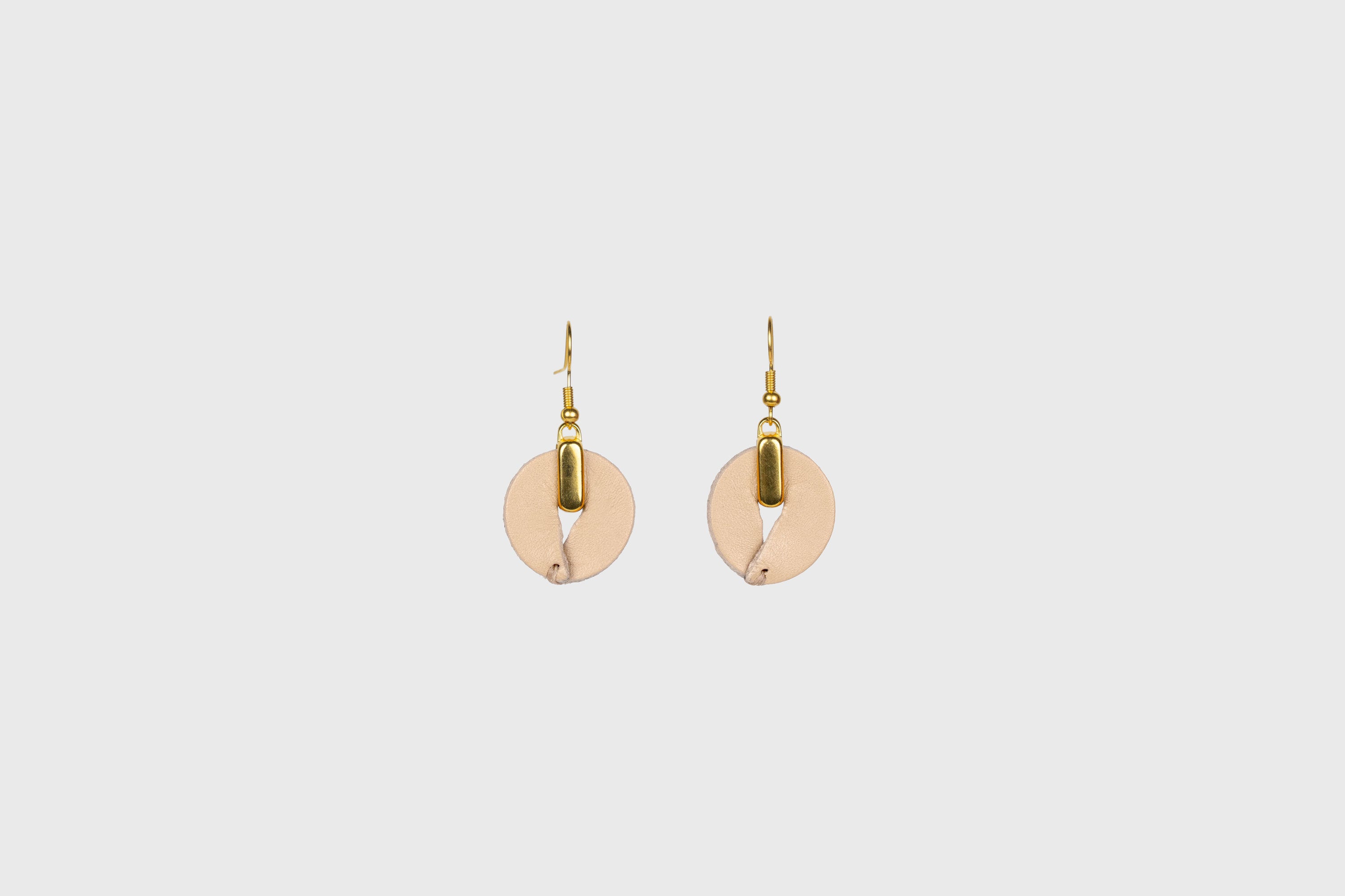 Olivia Earrings in Natural Color Vegetable Tanned Leather Minimalistic Design Atelier Madre Manuel Dreesmann Barcelona Spain