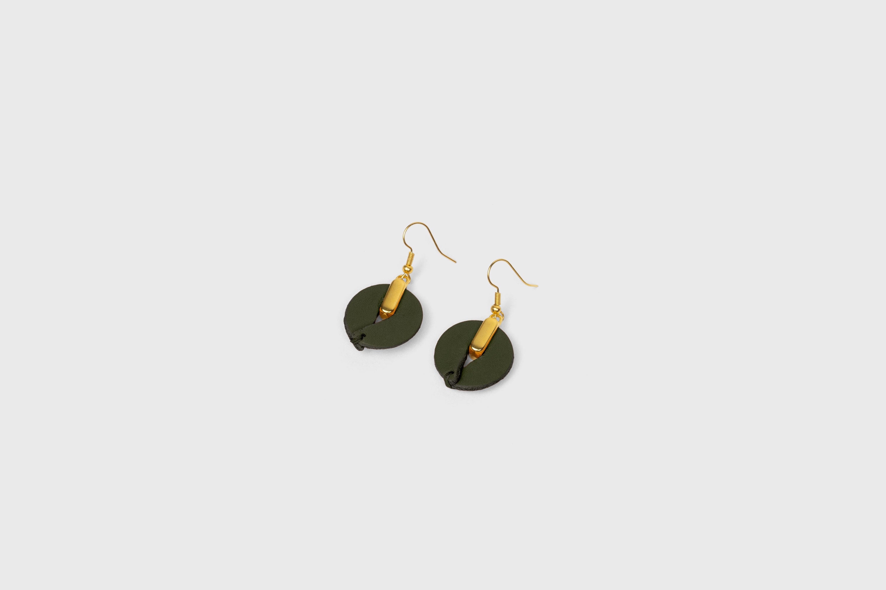 Olivia Earrings in Olive Green Color Vegetable Tanned Leather Minimalistic Design Atelier Madre Manuel Dreesmann Barcelona Spain