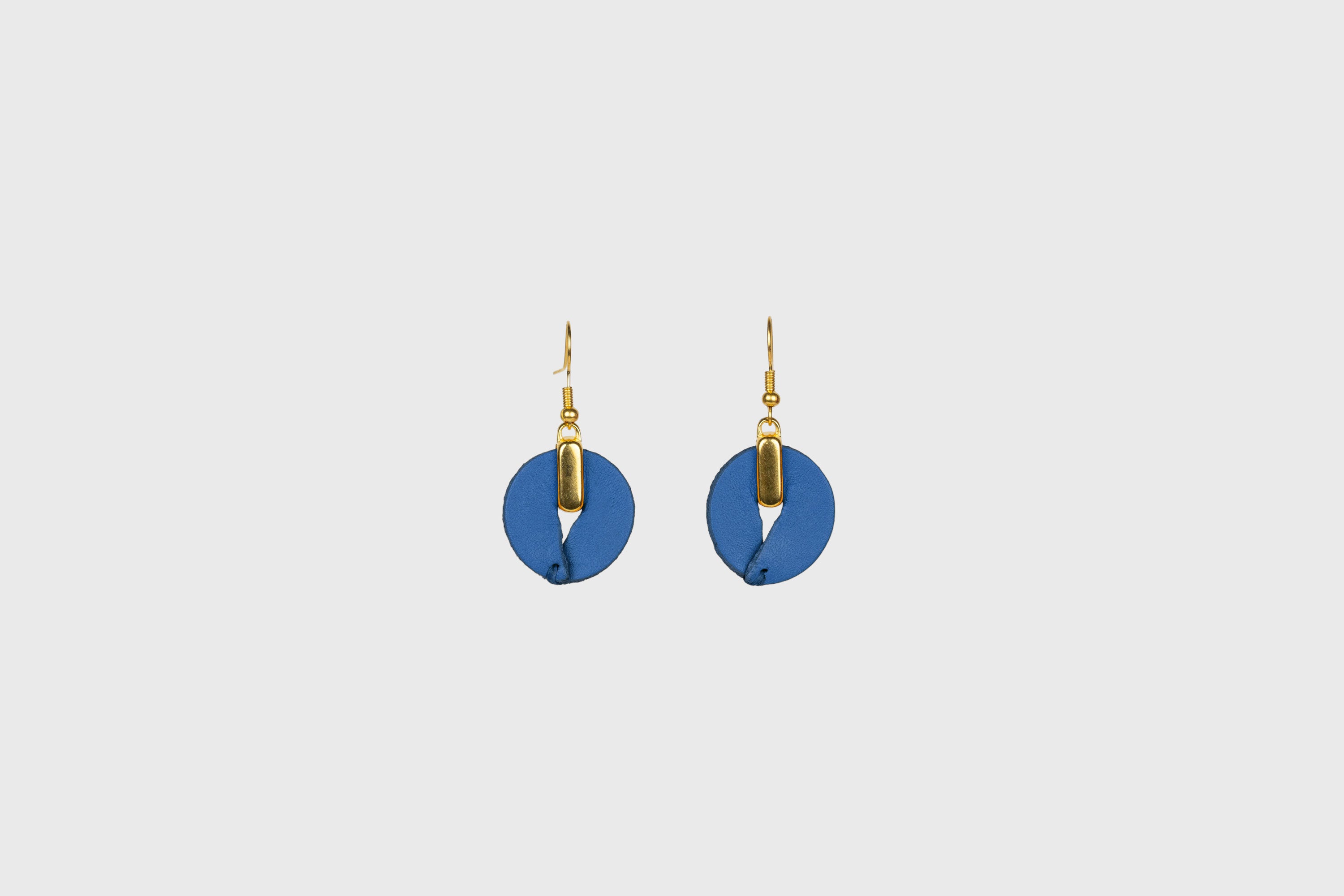 Olivia Earrings in Royal Blue Color Vegetable Tanned Leather Minimalistic Design Atelier Madre Manuel Dreesmann Barcelona Spain
