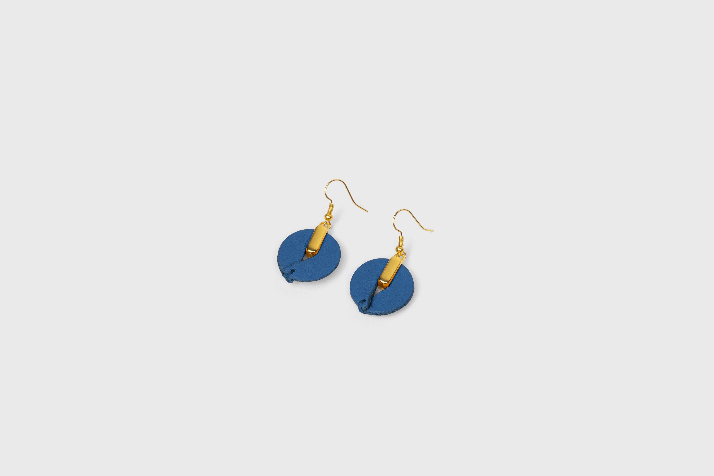 Olivia Earrings in Royal Blue Color Vegetable Tanned Leather Minimalistic Design Atelier Madre Manuel Dreesmann Barcelona Spain