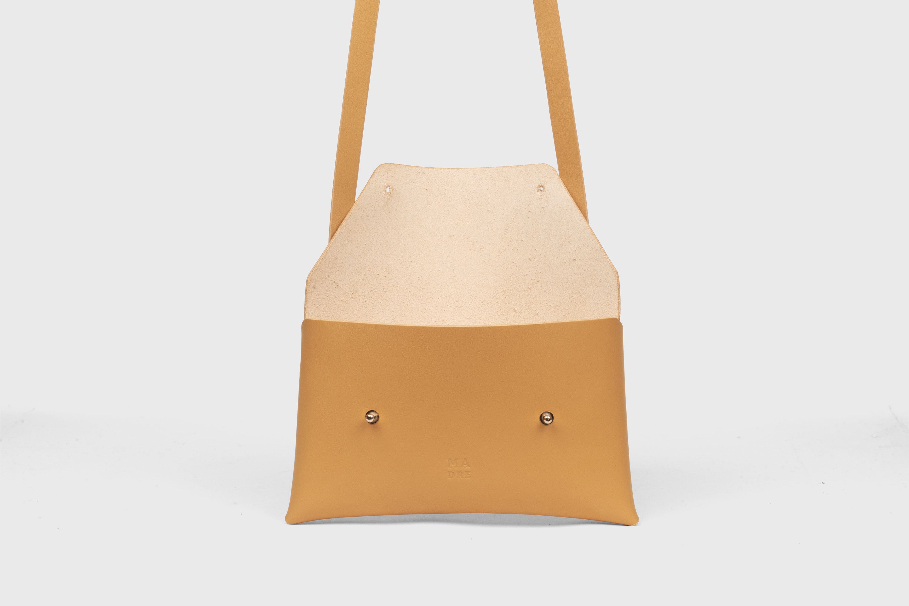 Envelope Bag With a Strap In Brown Color Vegetable Tanned Leather Minimalistic Design Atelier Madre Manuel Dreesmann Barcelona Spain