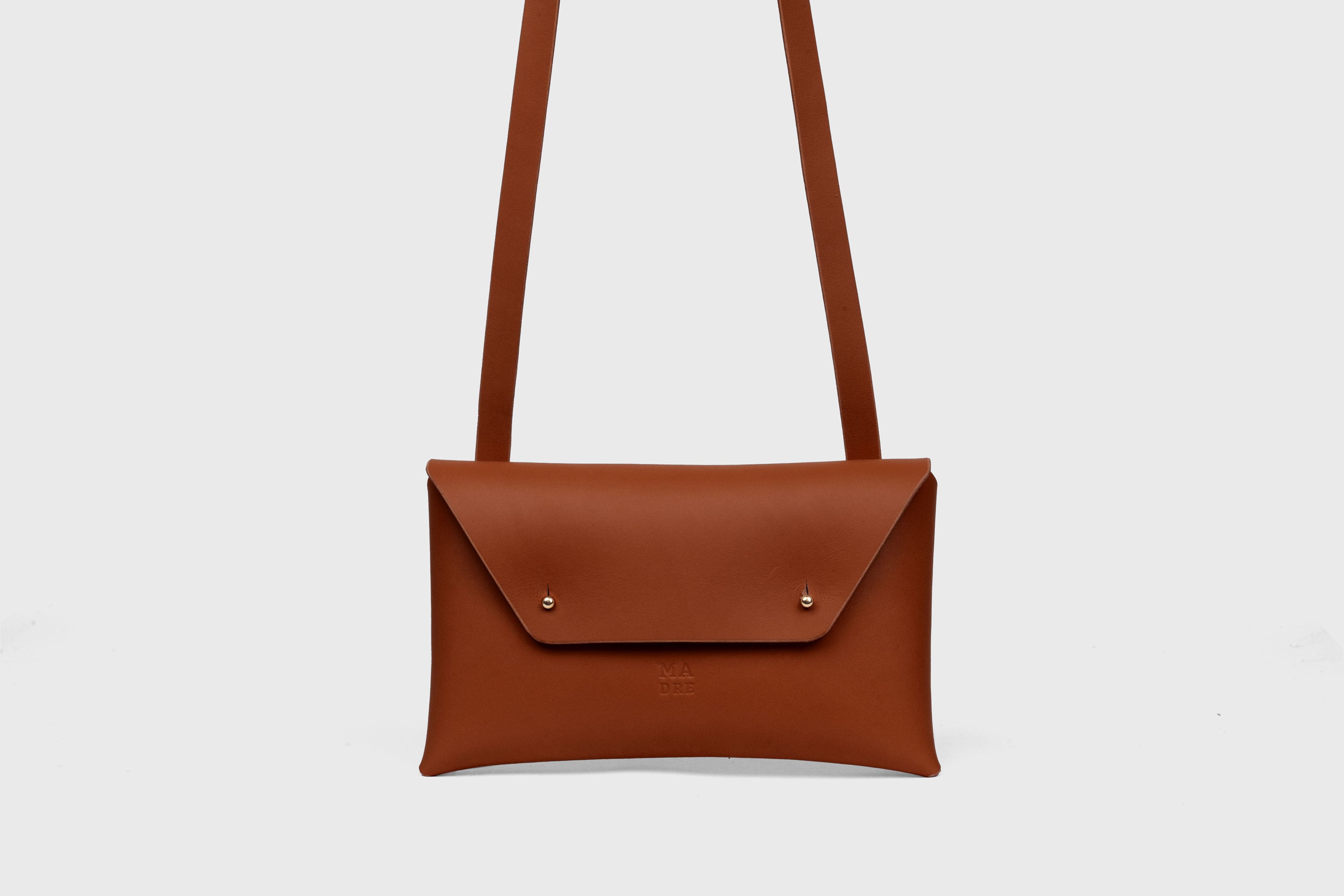 Envelope Bag With a Strap In Dark Brown Color Vegetable Tanned Leather Minimalistic Design Atelier Madre Manuel Dreesmann Barcelona Spain
