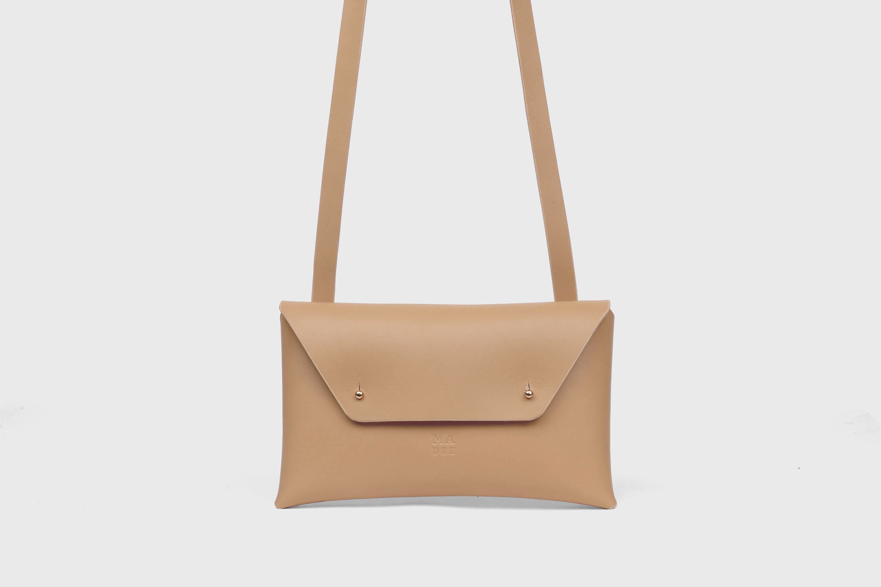 Envelope Bag With a Strap In Natural Color Vegetable Tanned Leather Minimalistic Design Atelier Madre Manuel Dreesmann Barcelona Spain
