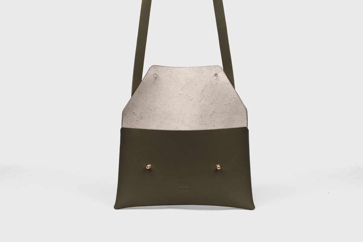 Envelope Bag Olive Green Color Leather Atelier Madre Manuel Dreesmann Barcelona Spain 2