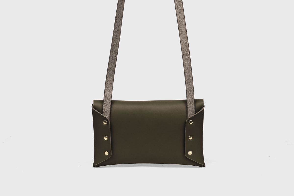 Envelope Bag Olive Green Color Leather Atelier Madre Manuel Dreesmann Barcelona Spain 3