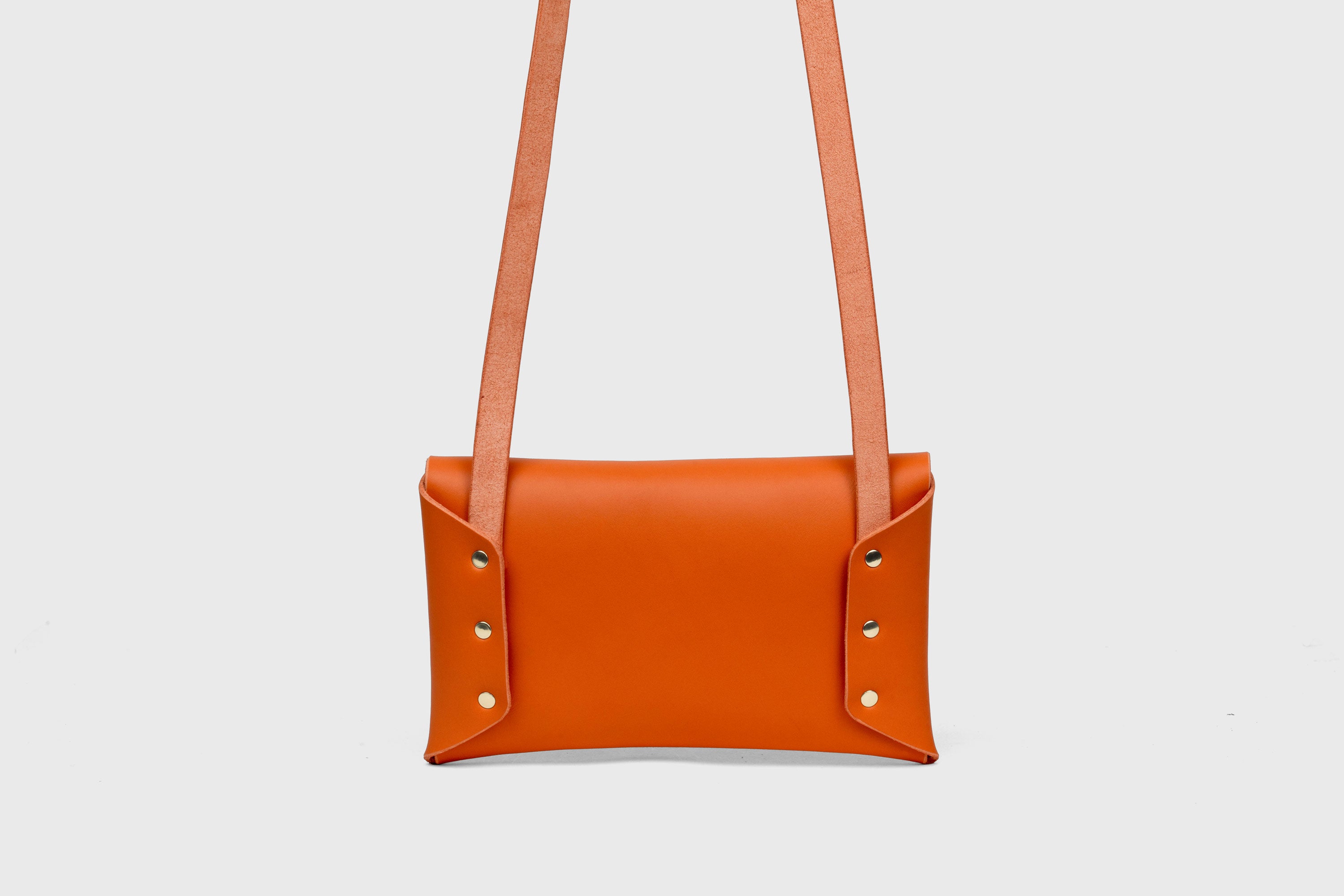 Envelope Bag With a Strap In Orange Color Vegetable Tanned Leather Minimalistic Design Atelier Madre Manuel Dreesmann Barcelona Spain