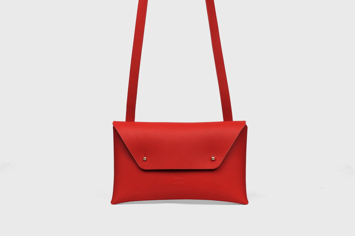 Envelope Bag Red Color Leather Atelier Madre Manuel Dreesmann Barcelona Spain 1