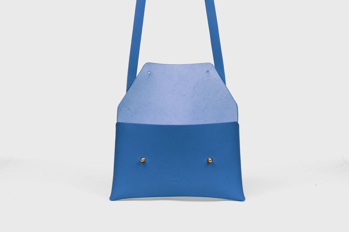 Envelope Bag Royal Blue Color Leather Atelier Madre Manuel Dreesmann Barcelona Spain 2