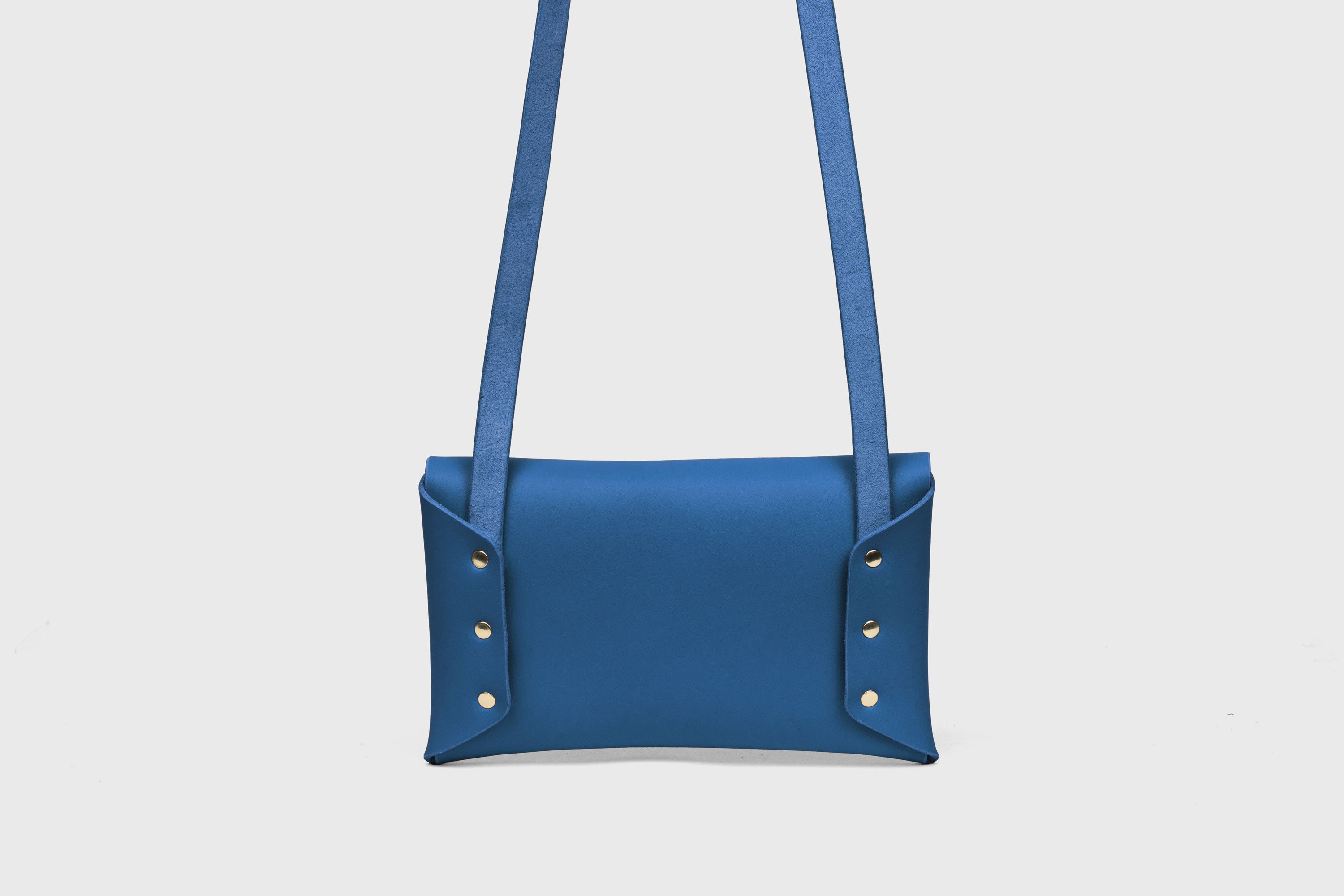 Envelope Bag With a Strap In Royal Blue Color Vegetable Tanned Leather Minimalistic Design Atelier Madre Manuel Dreesmann Barcelona Spain