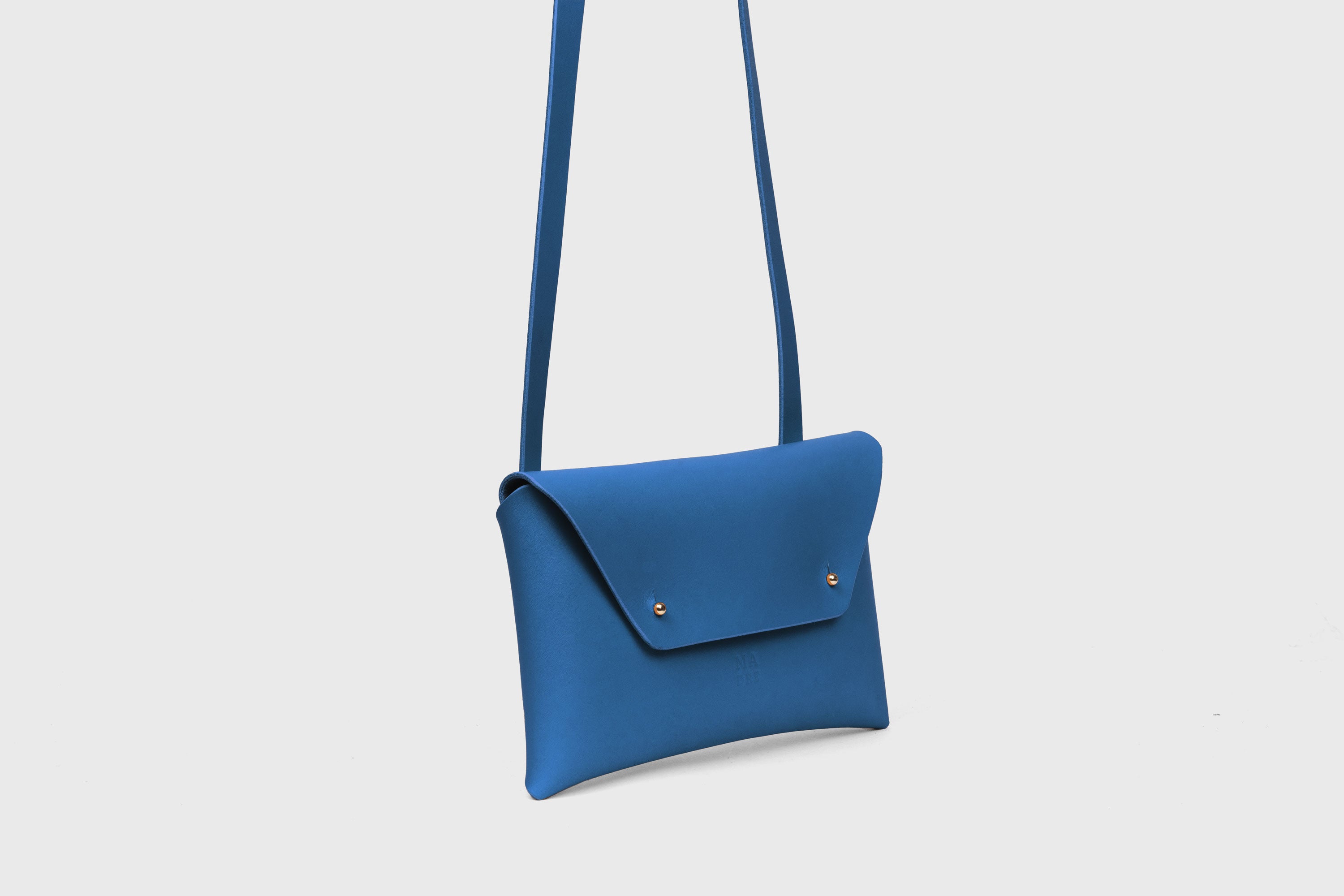Envelope Bag With a Strap In Royal Blue Color Vegetable Tanned Leather Minimalistic Design Atelier Madre Manuel Dreesmann Barcelona Spain