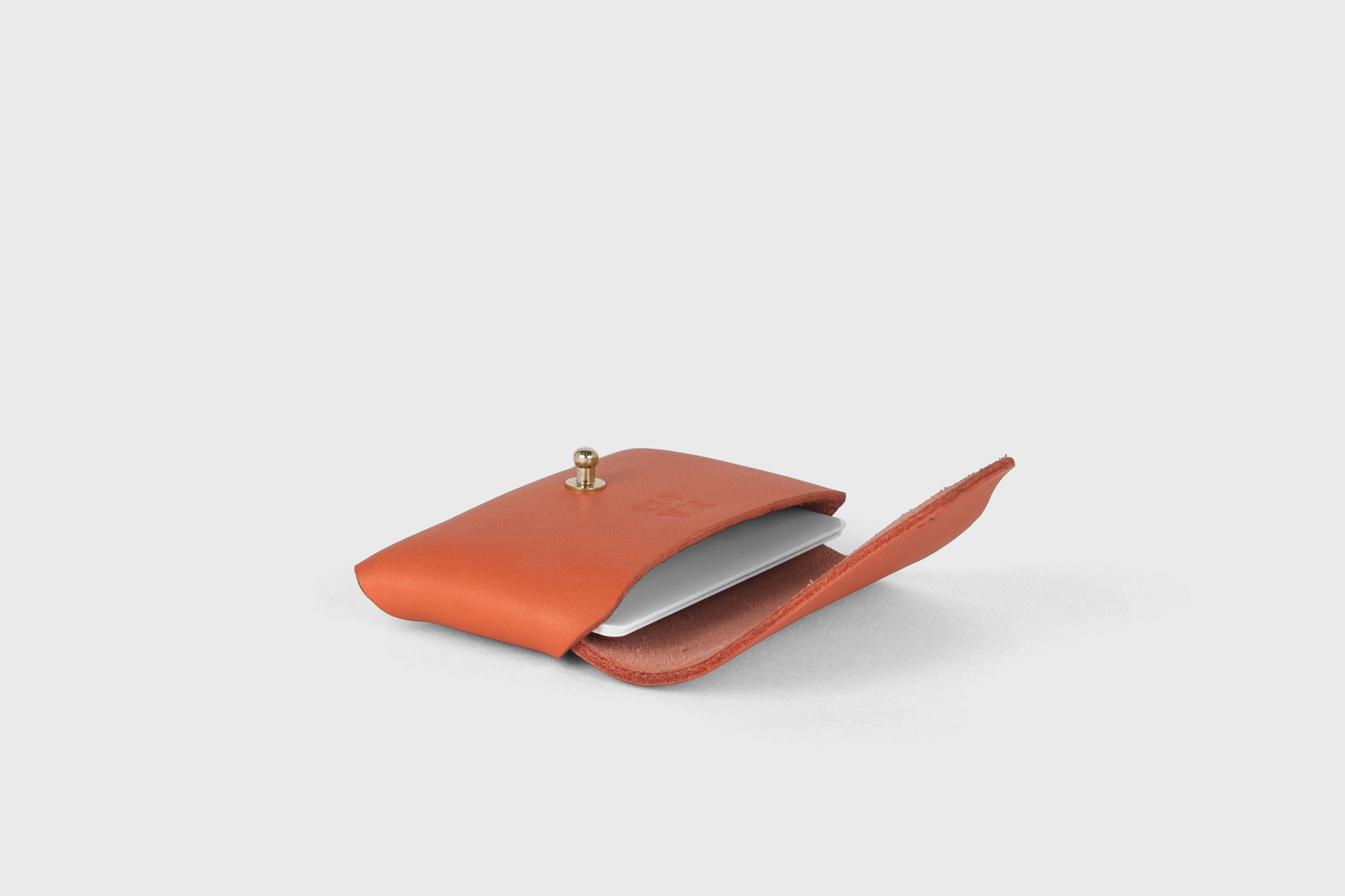 Envelope Card Wallet Premium Leather Orange Color Small Minimalist Design Atelier Madre Manuel Dreesmann Barcelona Spain