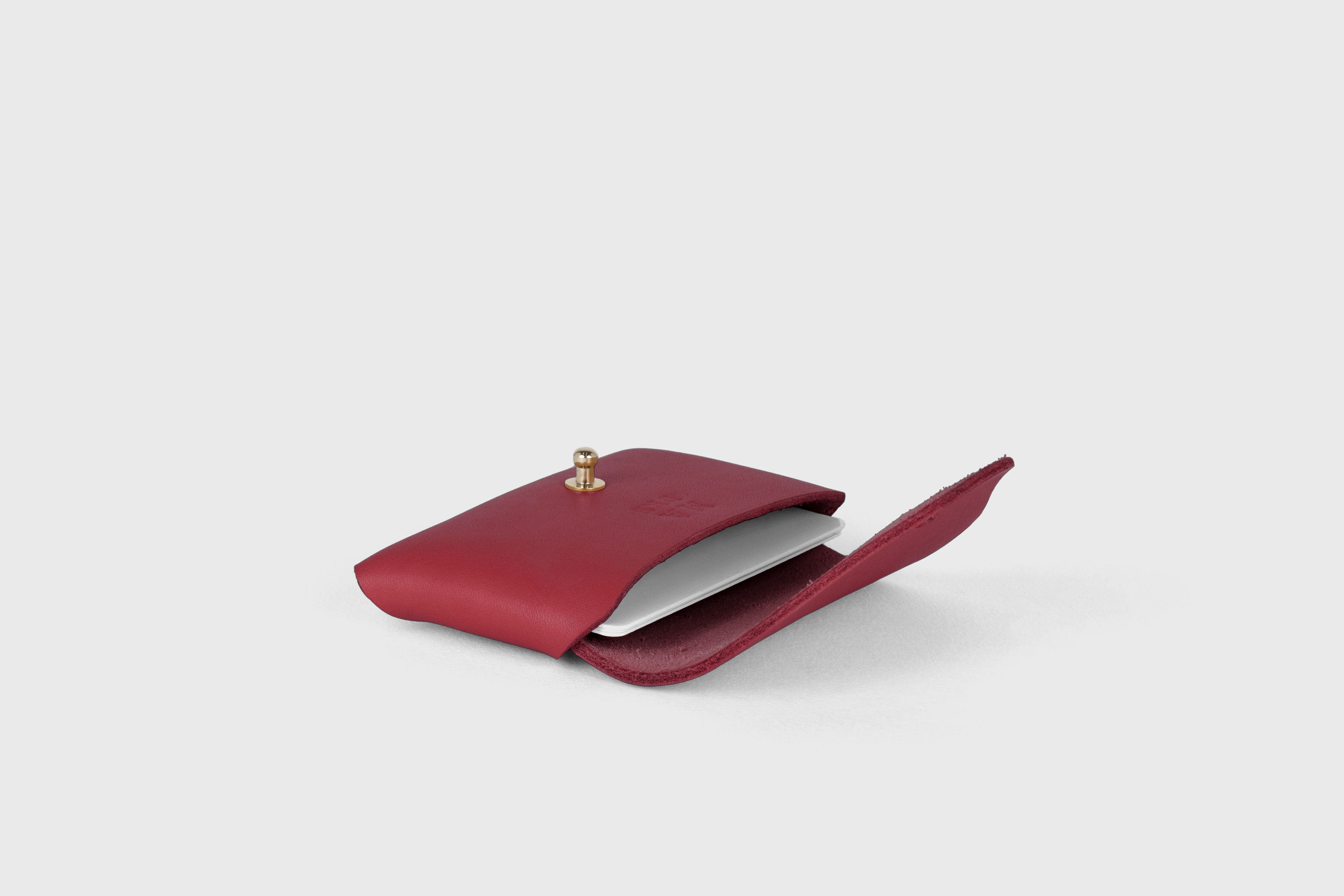 Envelope Card Wallet Premium Leather Red Color Small Minimalist Design Atelier Madre Manuel Dreesmann Barcelona Spain