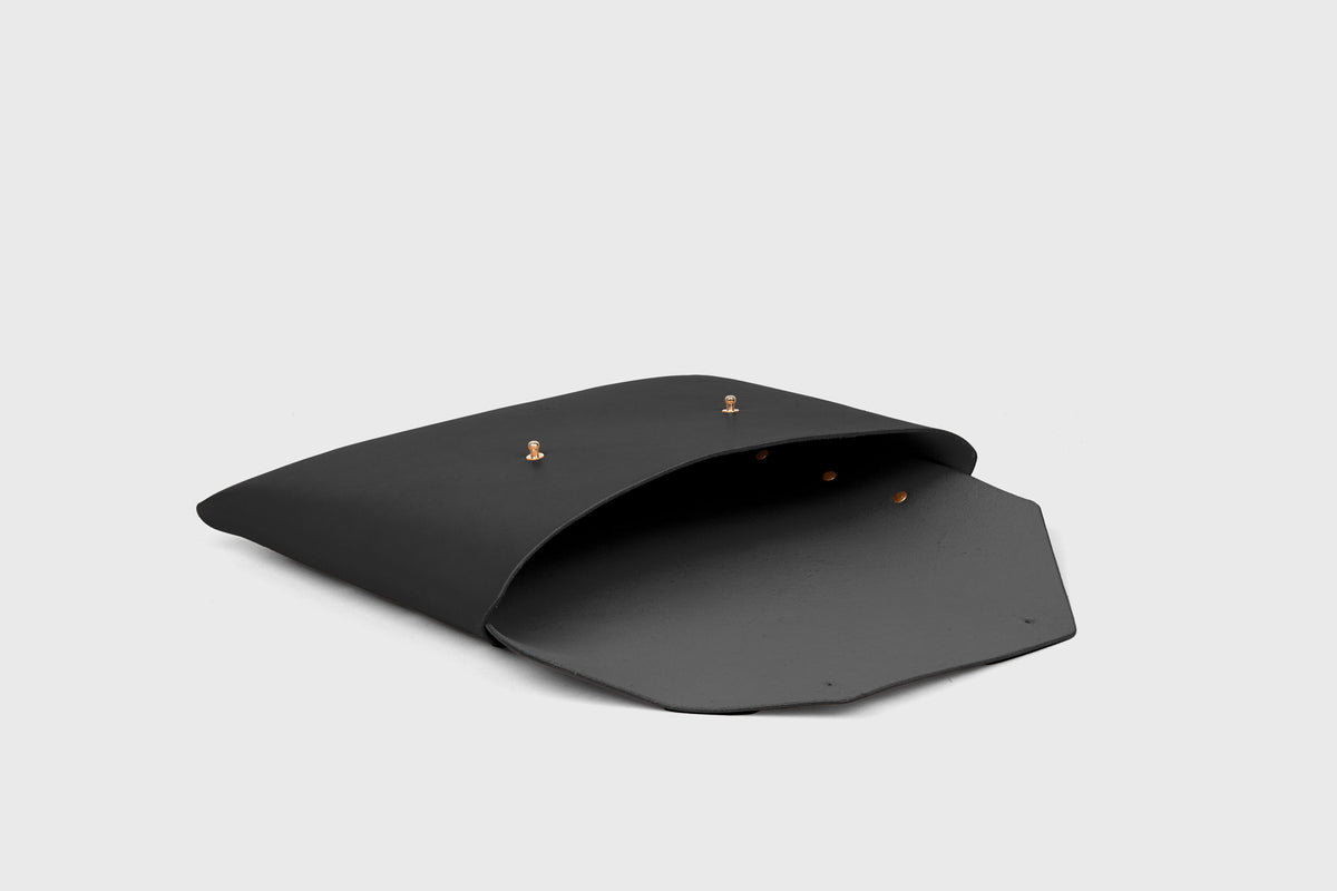 Envelope Clutch Big Black Leather Atelier Madre Manuel Dreesmann 14