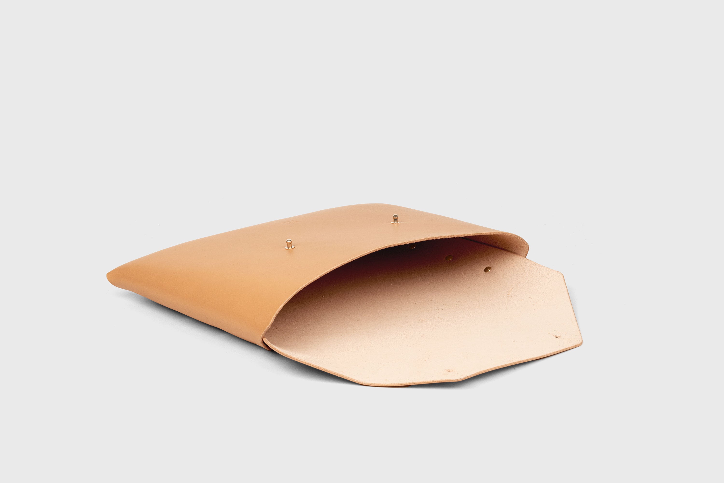 Envelope Clutch Big In Brown Color Vegetable Tanned Leather Minimalistic Design Atelier Madre Manuel Dreesmann
