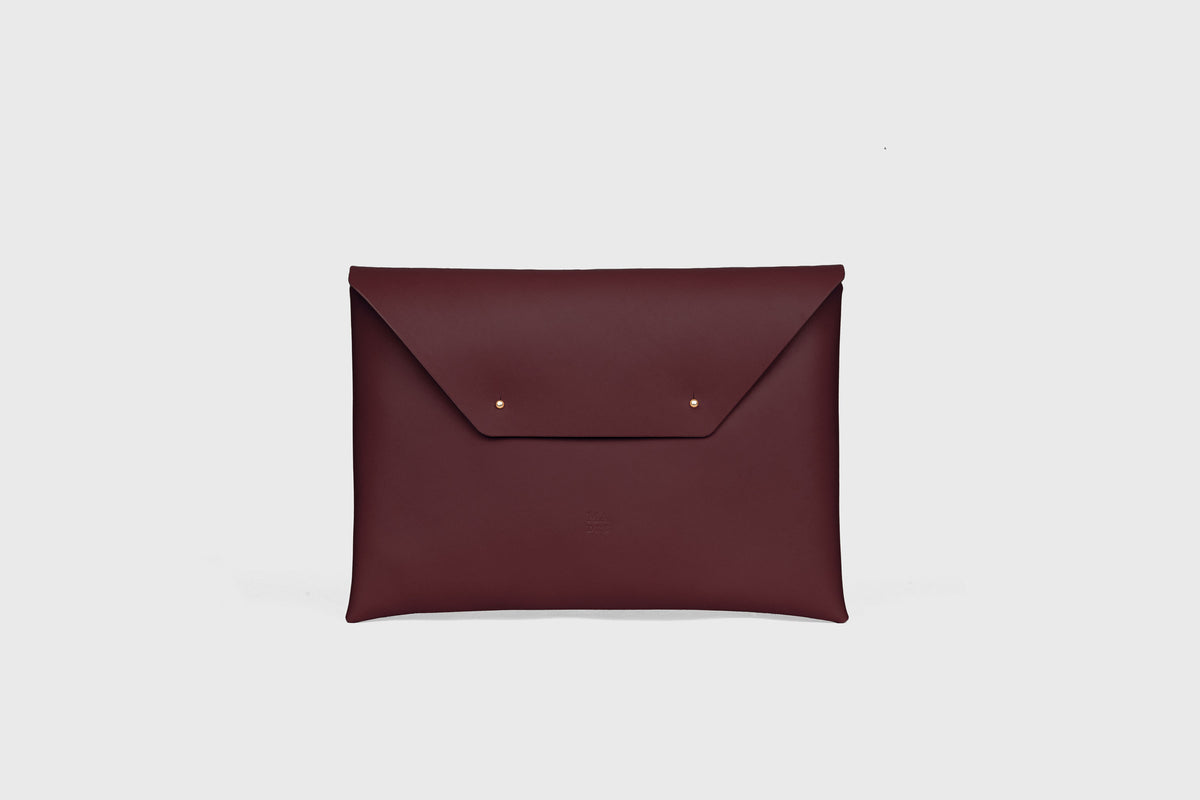 Envelope Clutch Big Burgundy Leather Atelier Madre Manuel Dreesmann Barcelona Spain 1