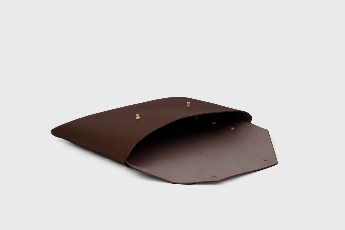 Envelope Clutch Big Chocolate Brown Leather Atelier Madre Manuel Dreesmann Barcelona Spain 4