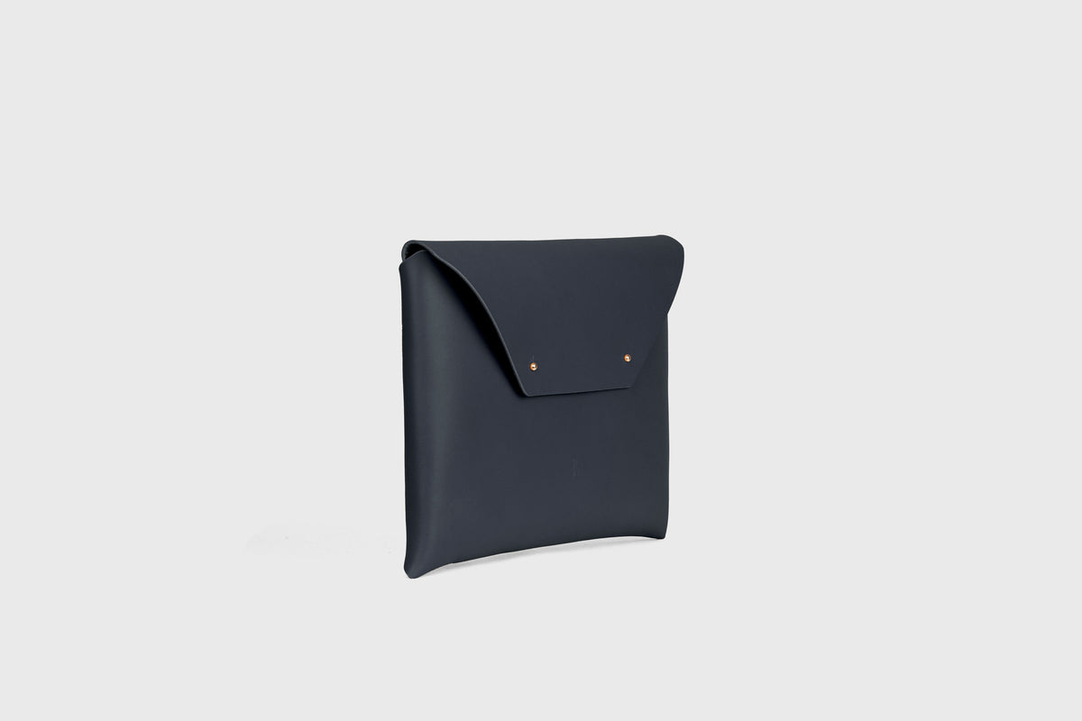 Envelope Clutch Big Marine Blue Color Leather Atelier Madre Manuel Dreesmann Barcelona Spain 3