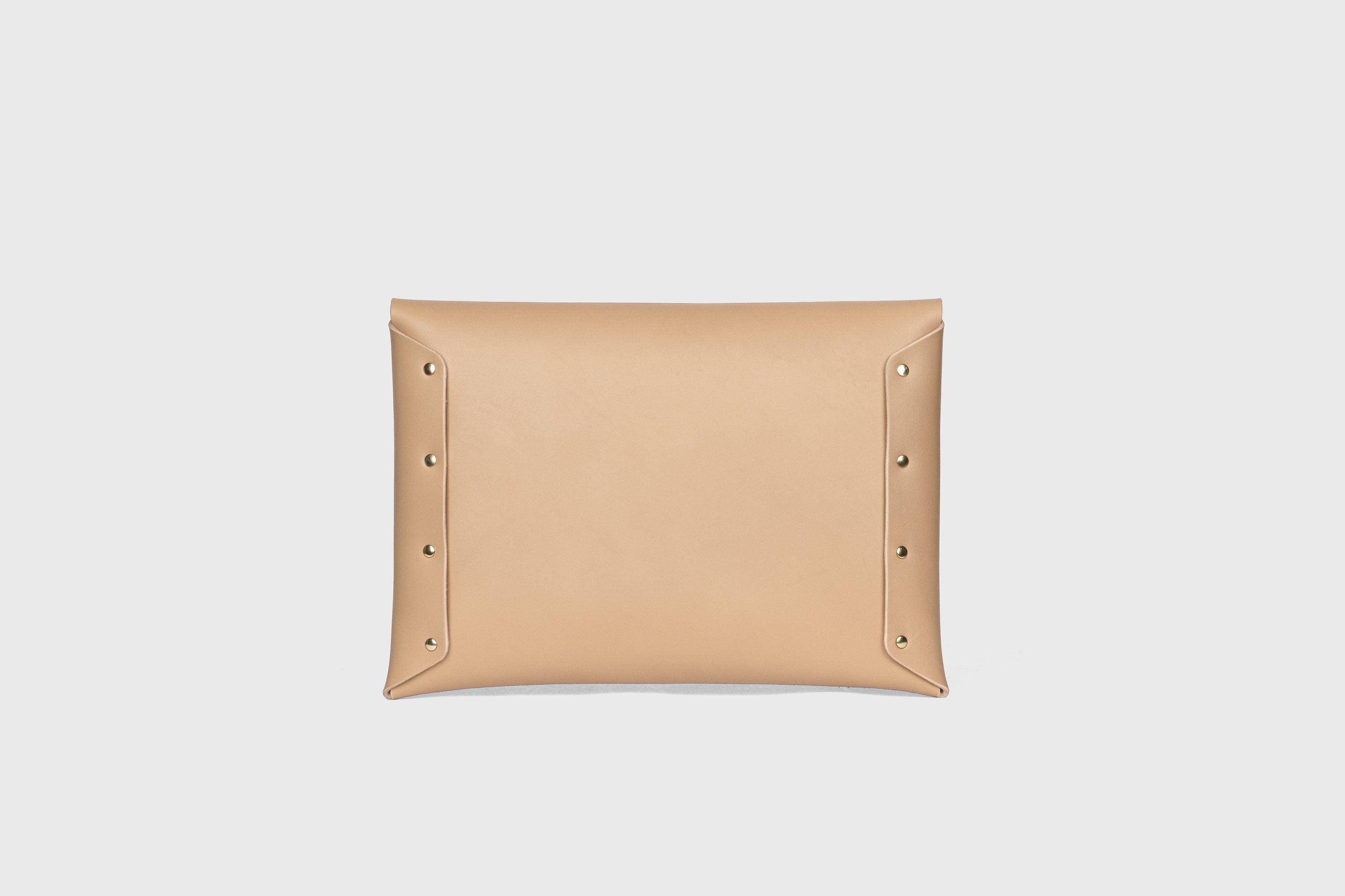 Envelope Clutch Big In Natural Color Vegetable Tanned Leather Minimalistic Design Atelier Madre Manuel Dreesmann