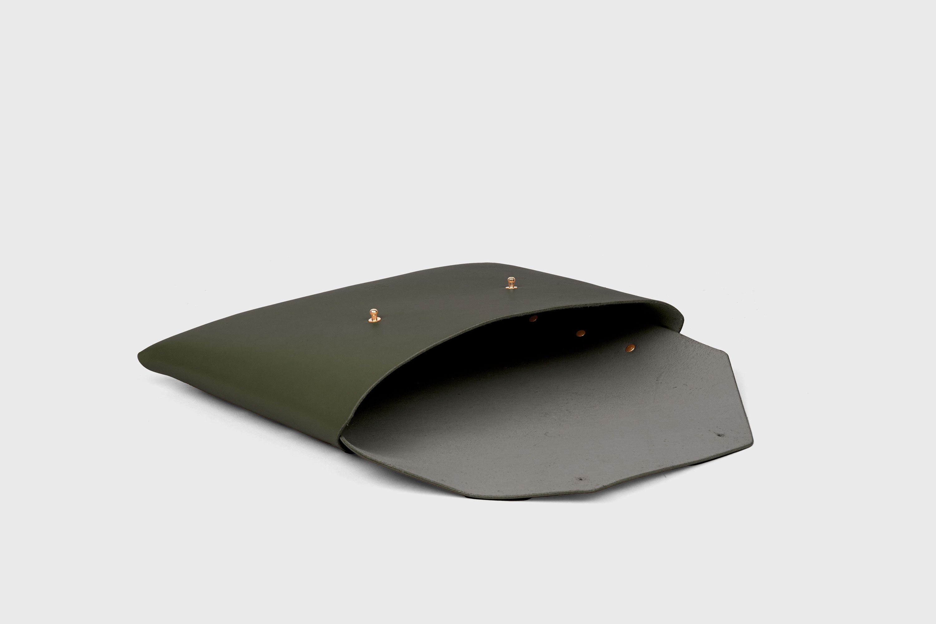 Envelope Clutch Big In Olive Green Color Vegetable Tanned Leather Minimalistic Design Atelier Madre Manuel Dreesmann