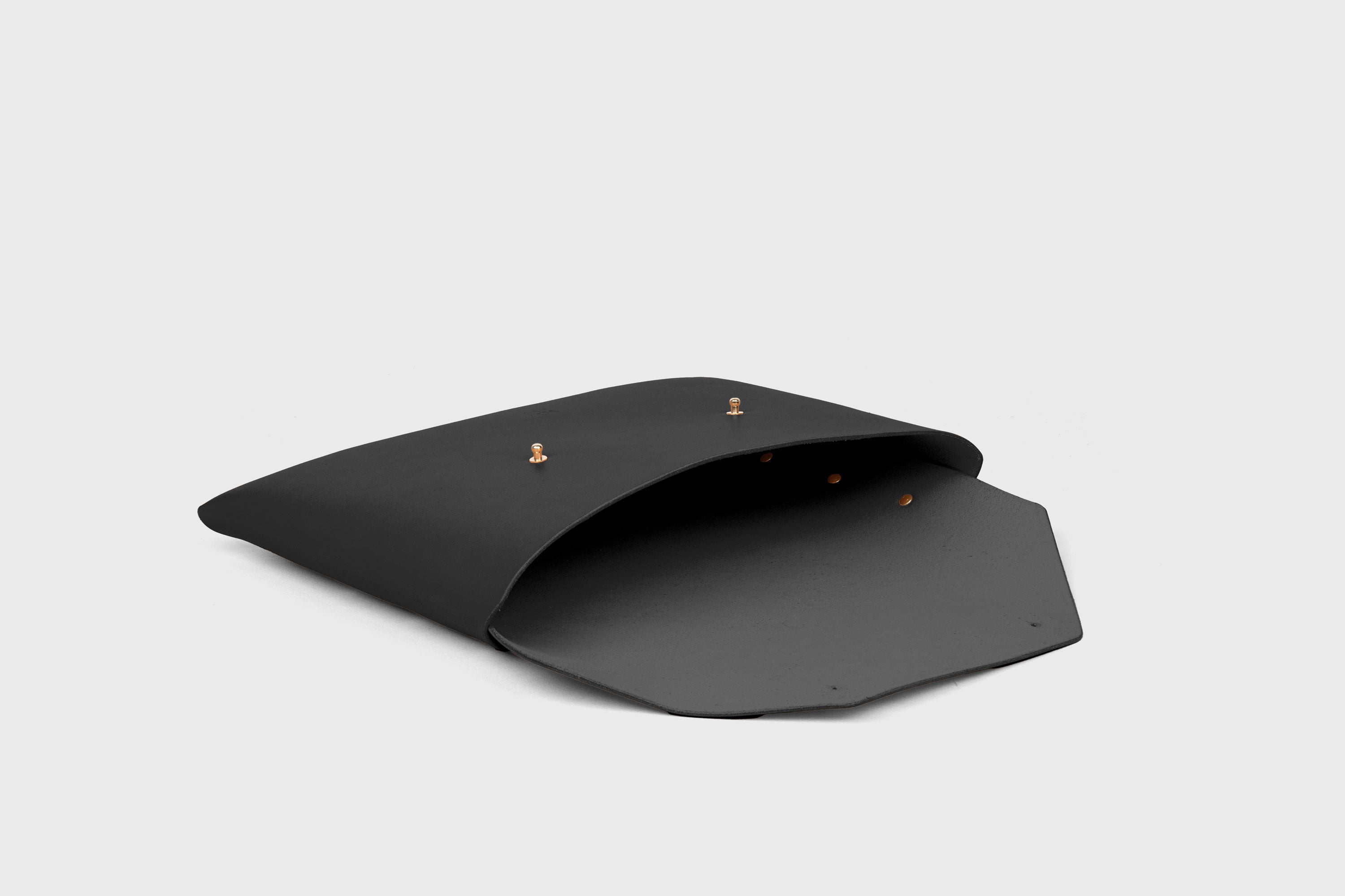 Envelope Clutch Big In Black Color Vegetable Tanned Leather Minimalistic Design Atelier Madre Manuel Dreesmann