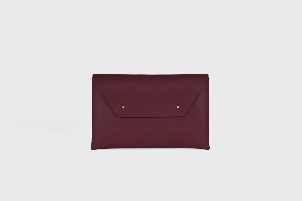 Envelope Clutch Burgundy Leather Atelier Madre Manuel Dreesmann Barcelona Spain 1