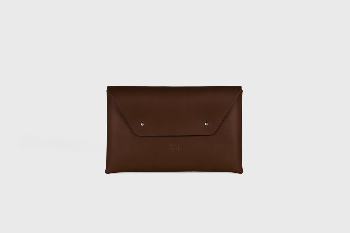 Envelope Clutch Chocolate Brown Leather Atelier Madre Manuel Dreesmann Barcelona Spain 1