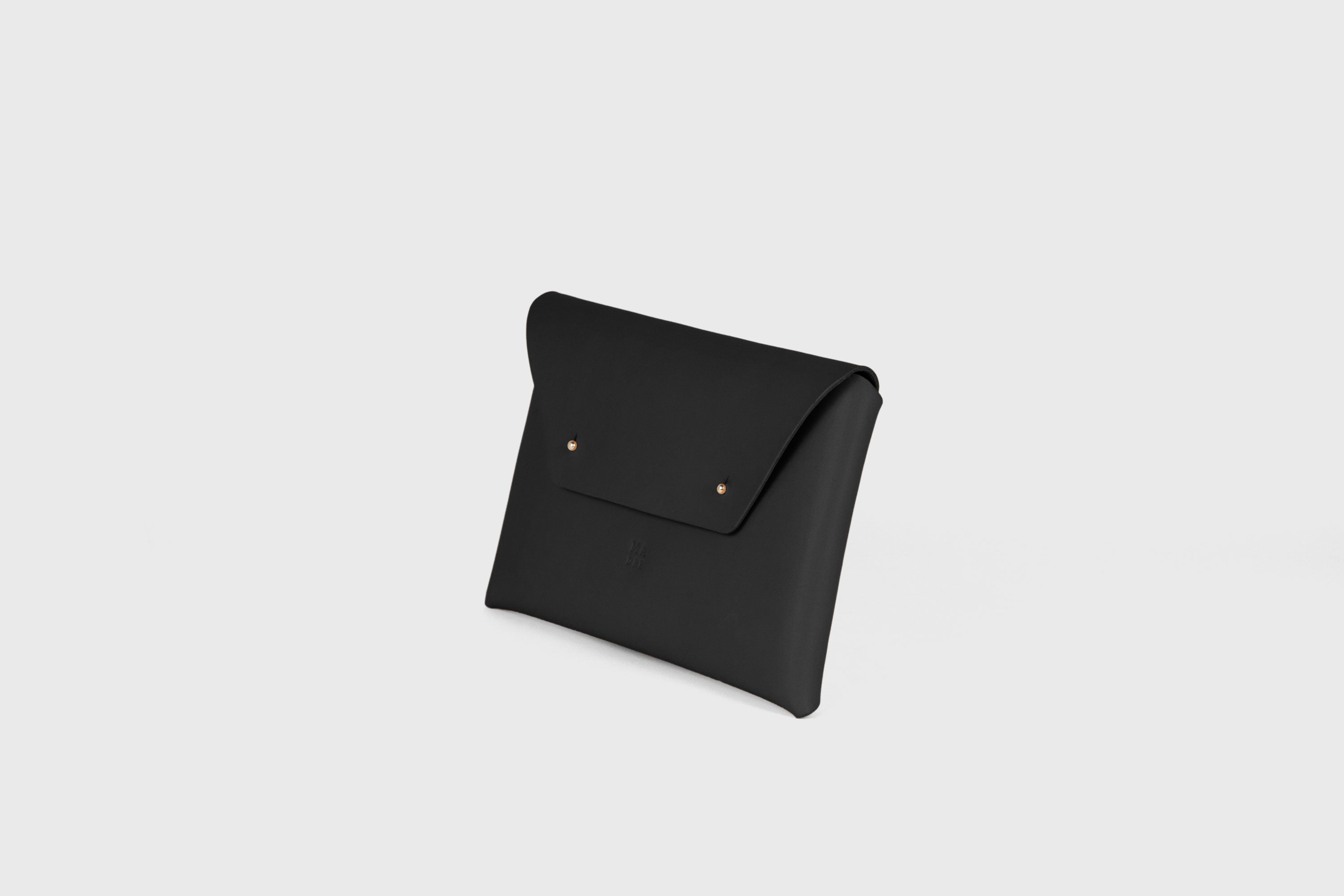 Envelope Clutch Premium Leather Black Color Handmade Minimalist Design Atelier Madre Manuel Dreesmann Barcelona Spain