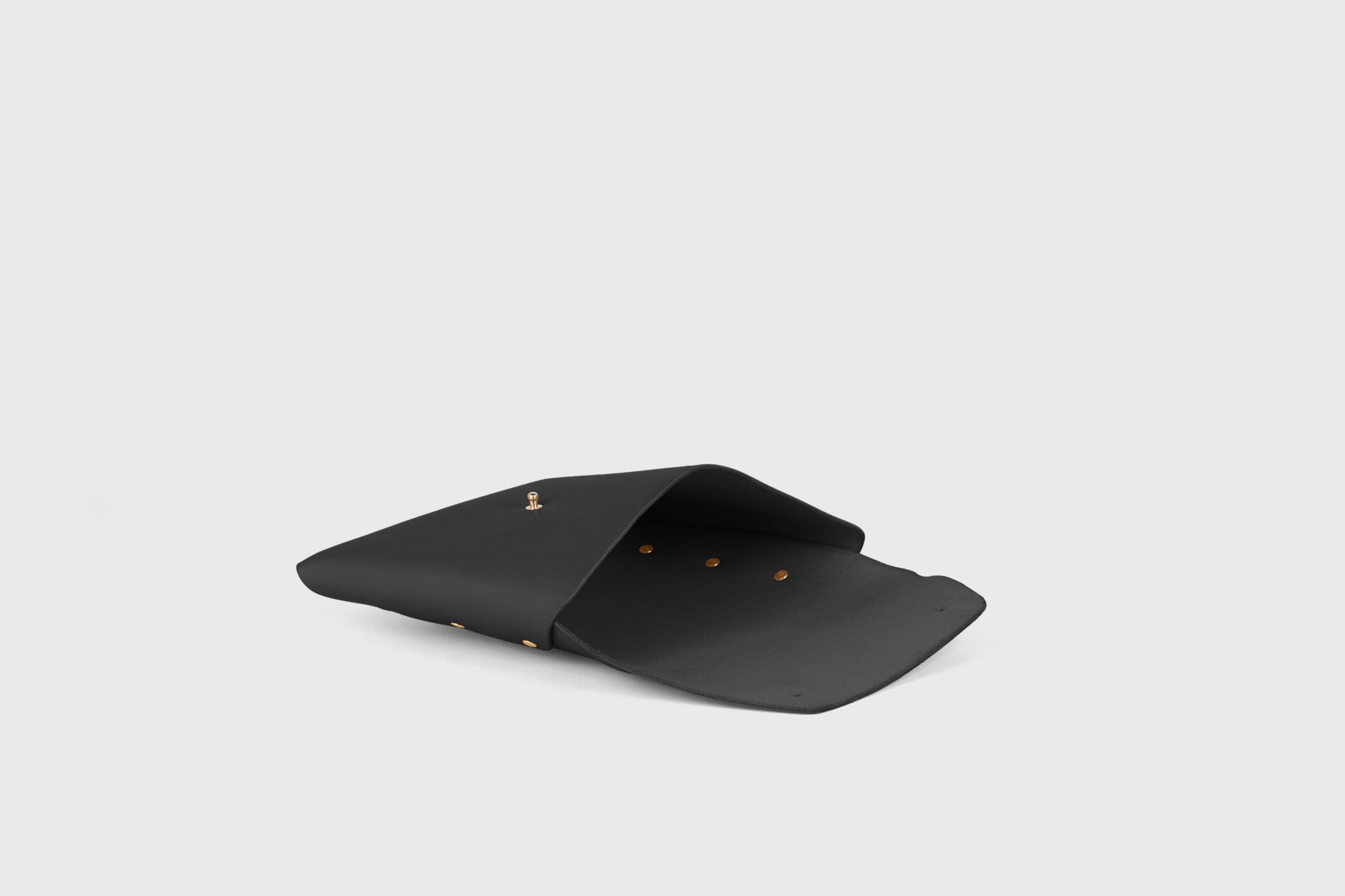 Envelope Clutch Premium Leather Black Color Handmade Minimalist Design Atelier Madre Manuel Dreesmann Barcelona Spain